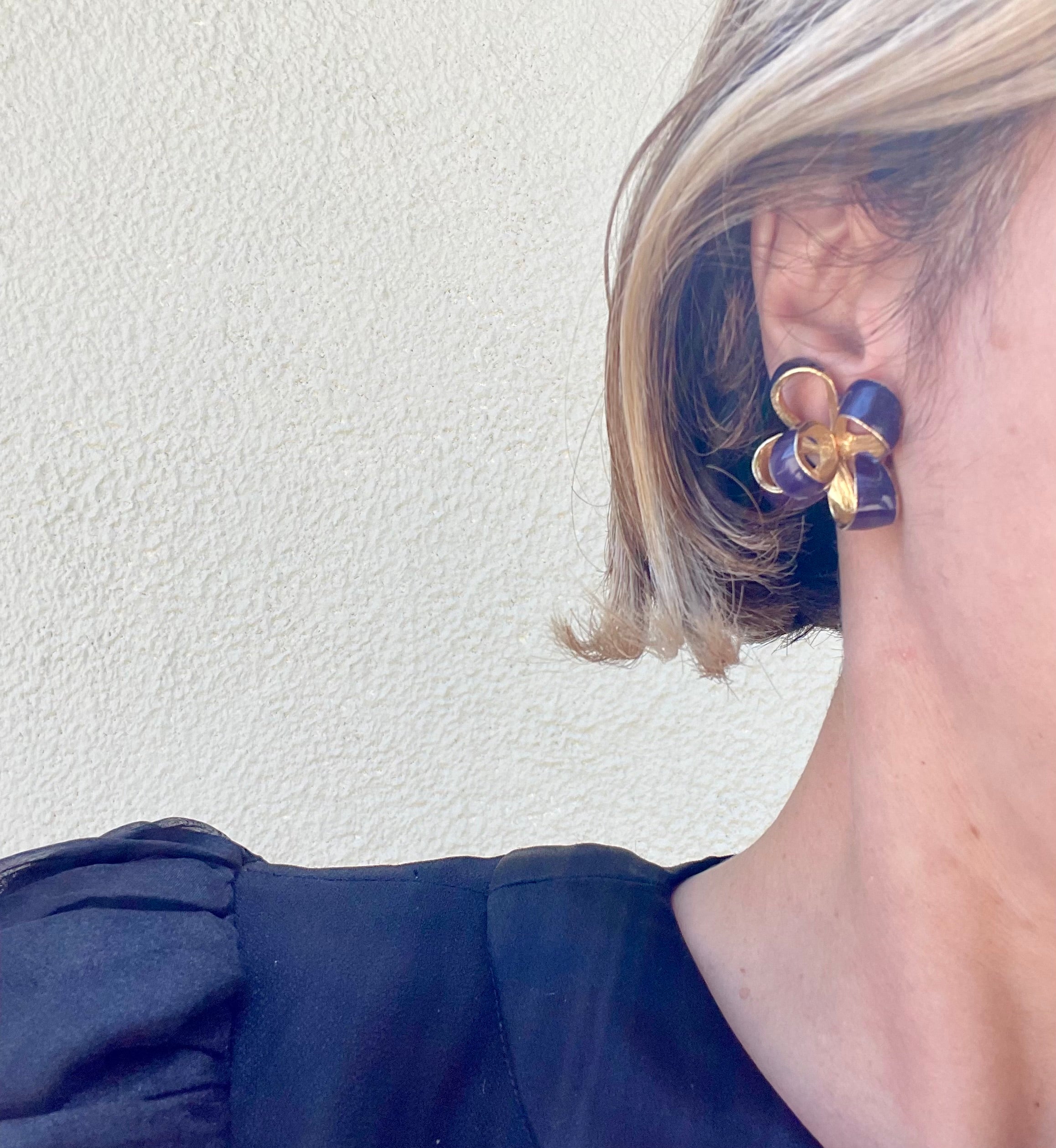 The most lovely purple bow earrings... so feminine!