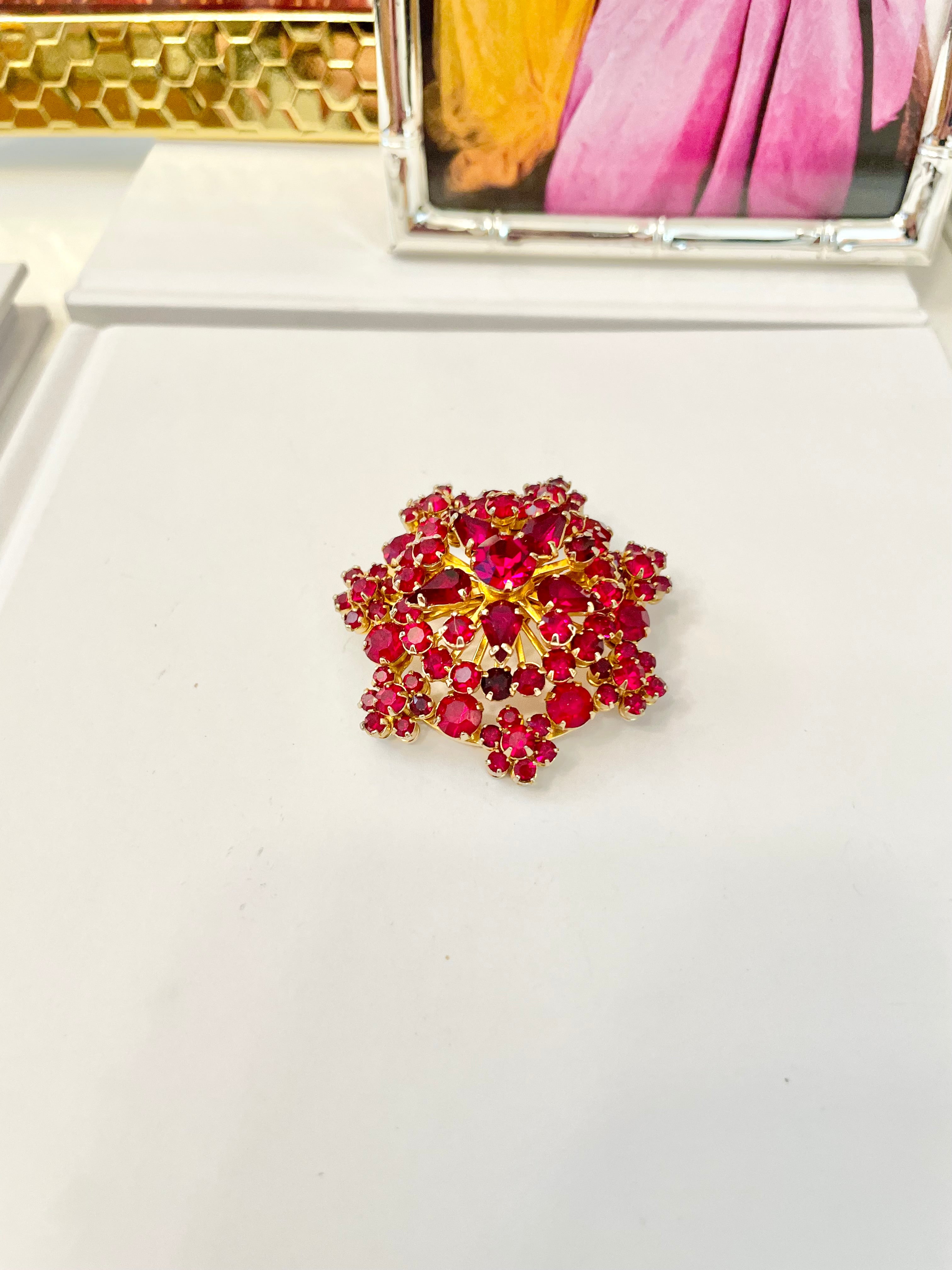 Vintage stunning ruby glass brooch.... so extraordinary!
