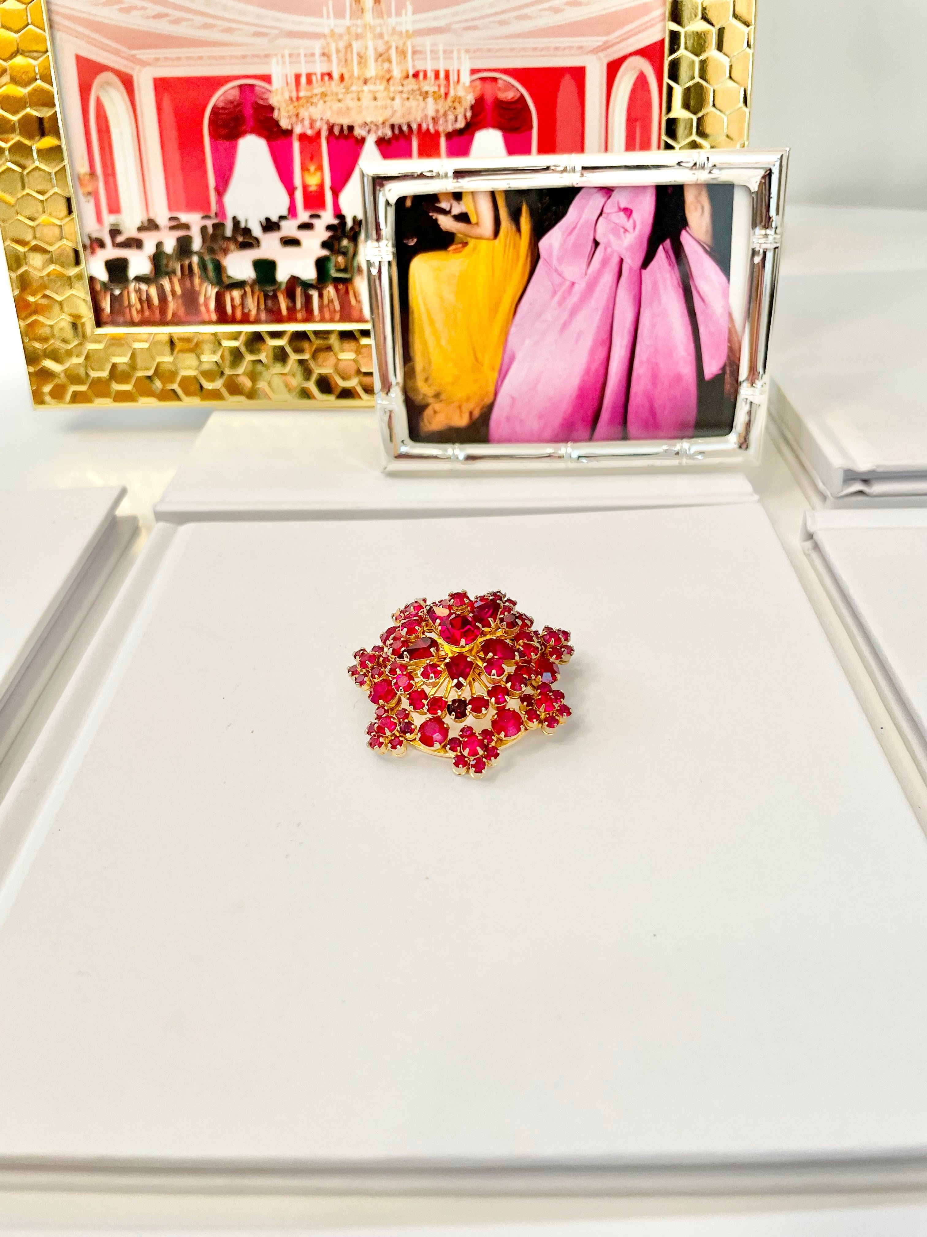 Vintage stunning ruby glass brooch.... so extraordinary!