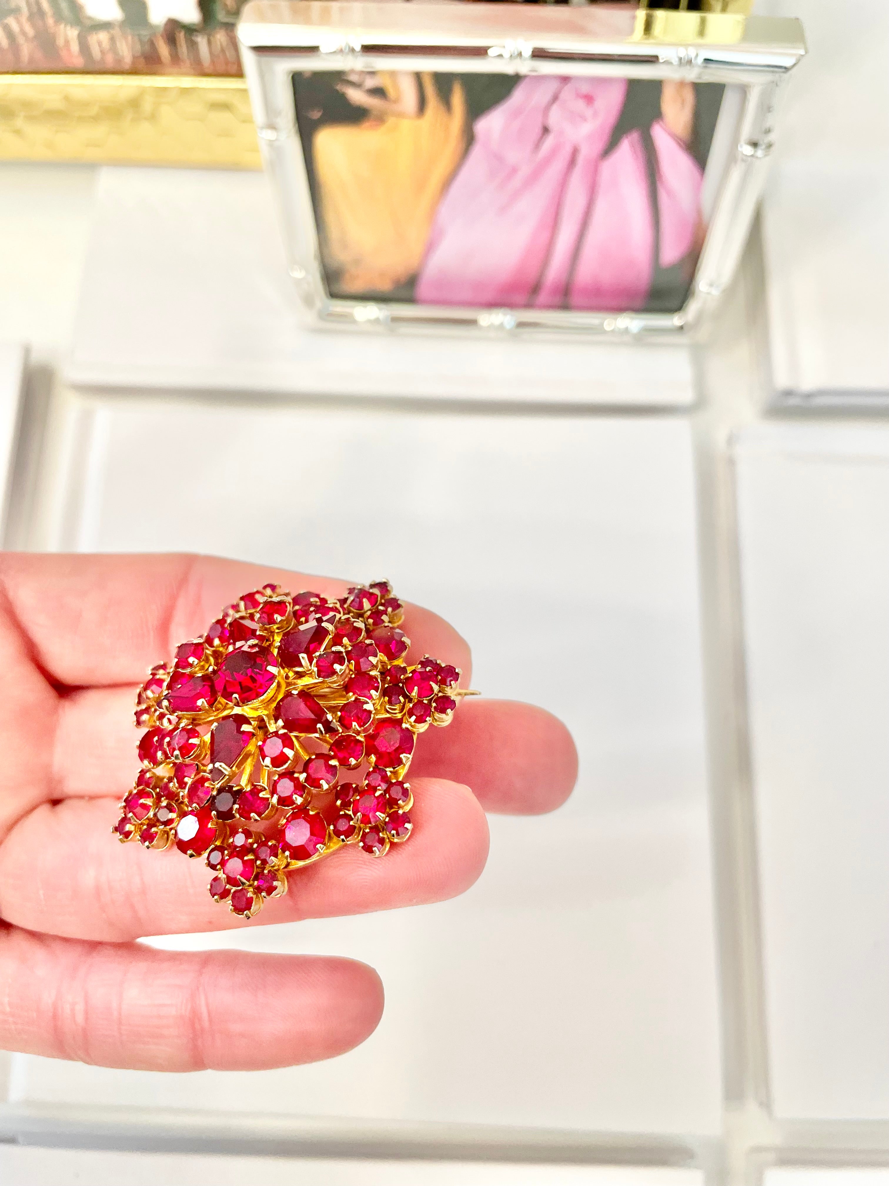 Vintage stunning ruby glass brooch.... so extraordinary!