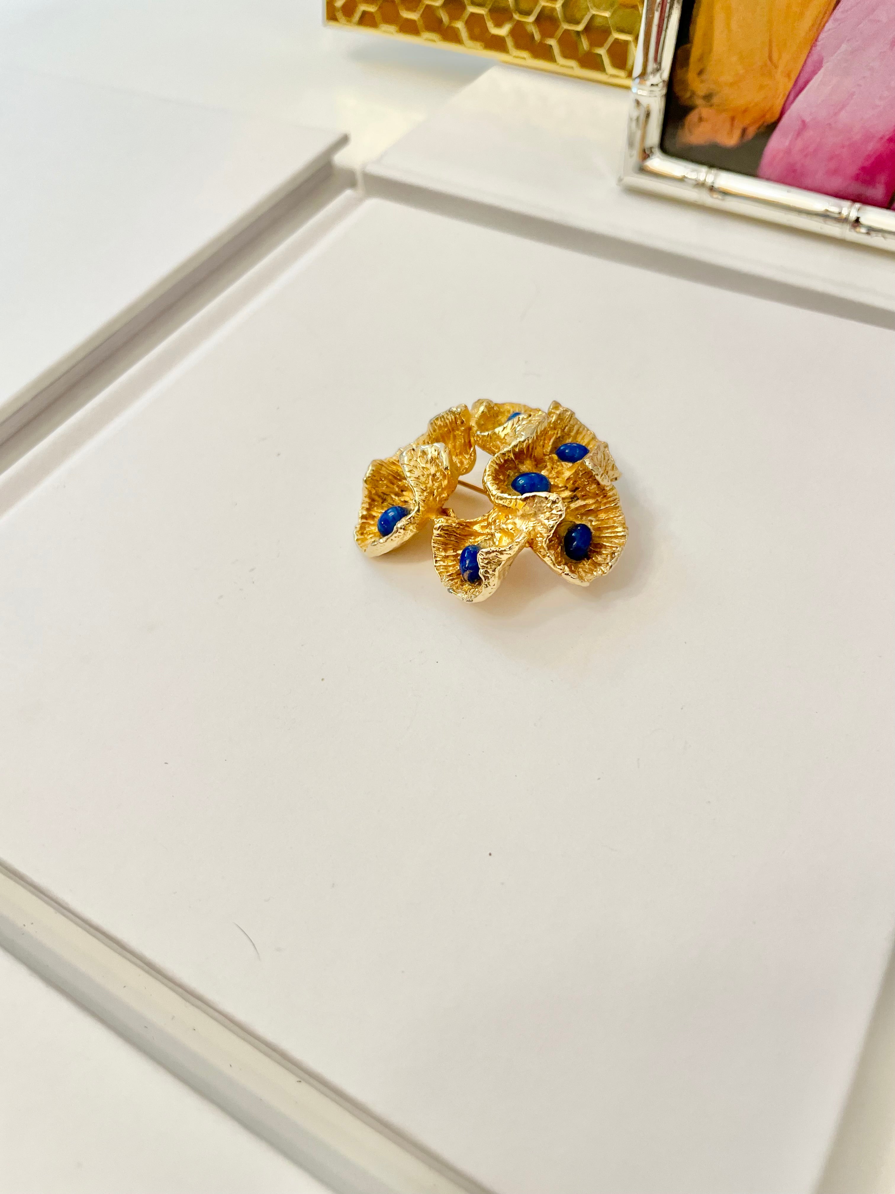 The most chic sculpted gold brooch with faux lapis stones.... so brilliant!