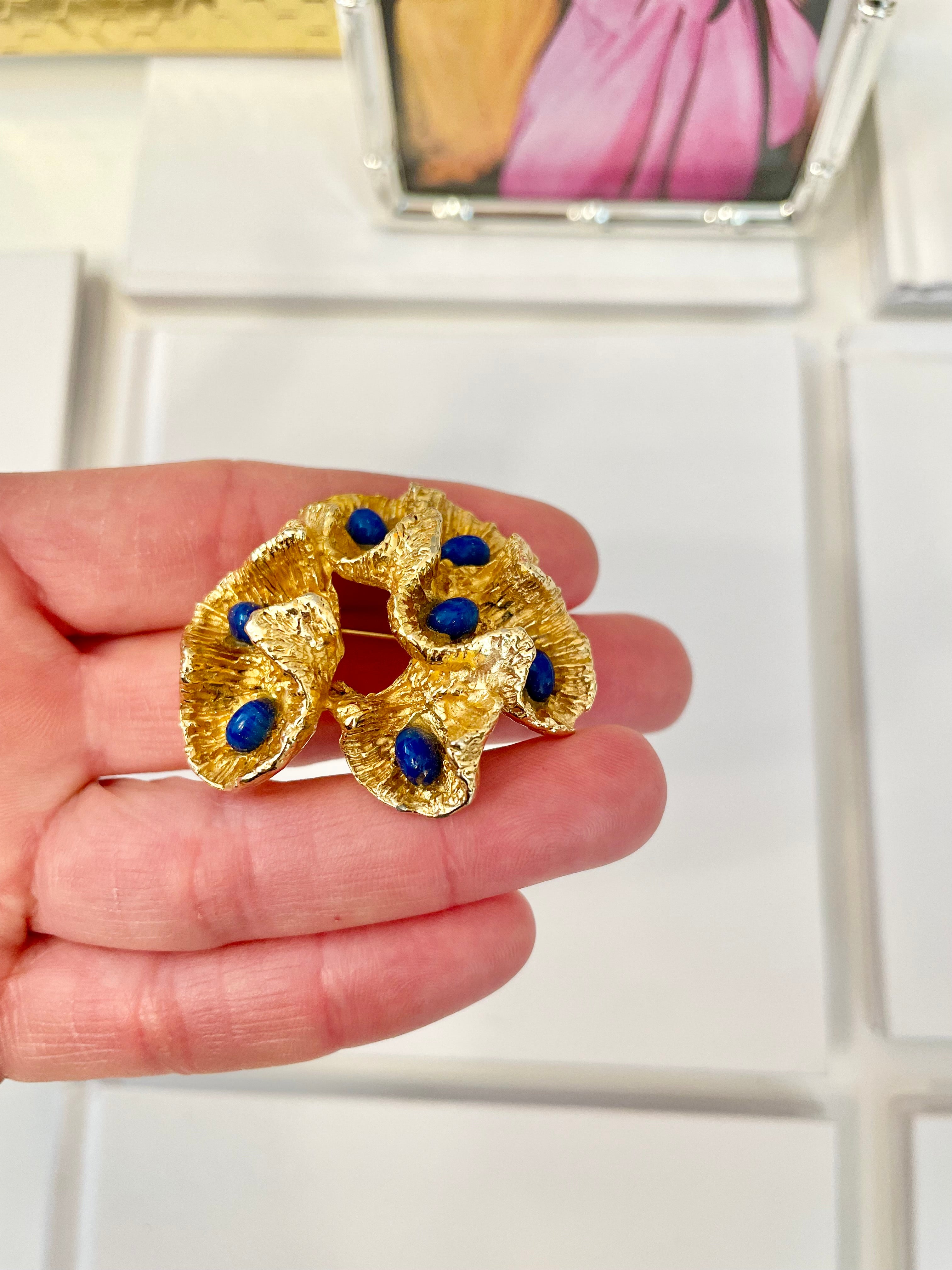 The most chic sculpted gold brooch with faux lapis stones.... so brilliant!