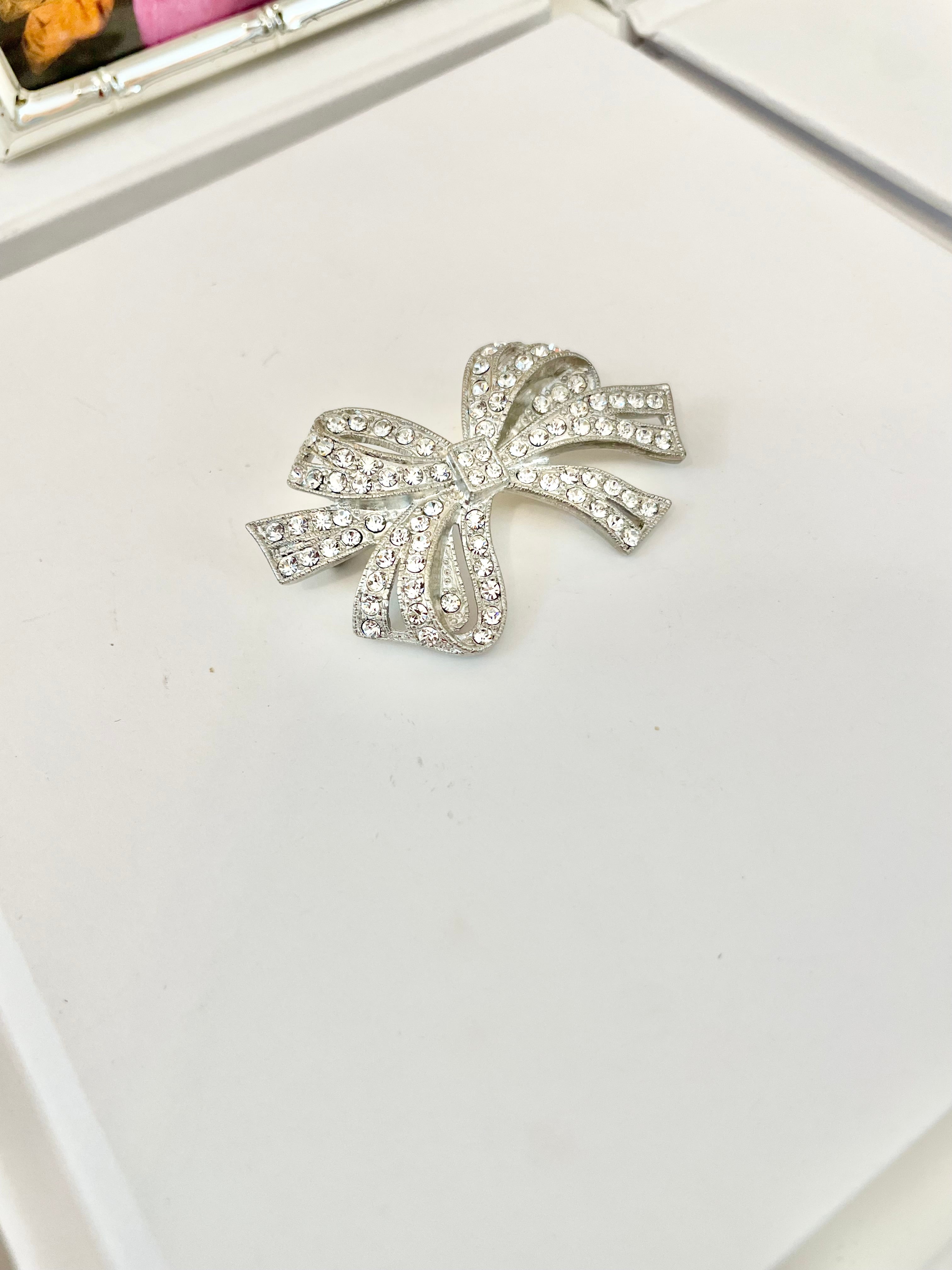 The most elegant silver bow.... so lovely