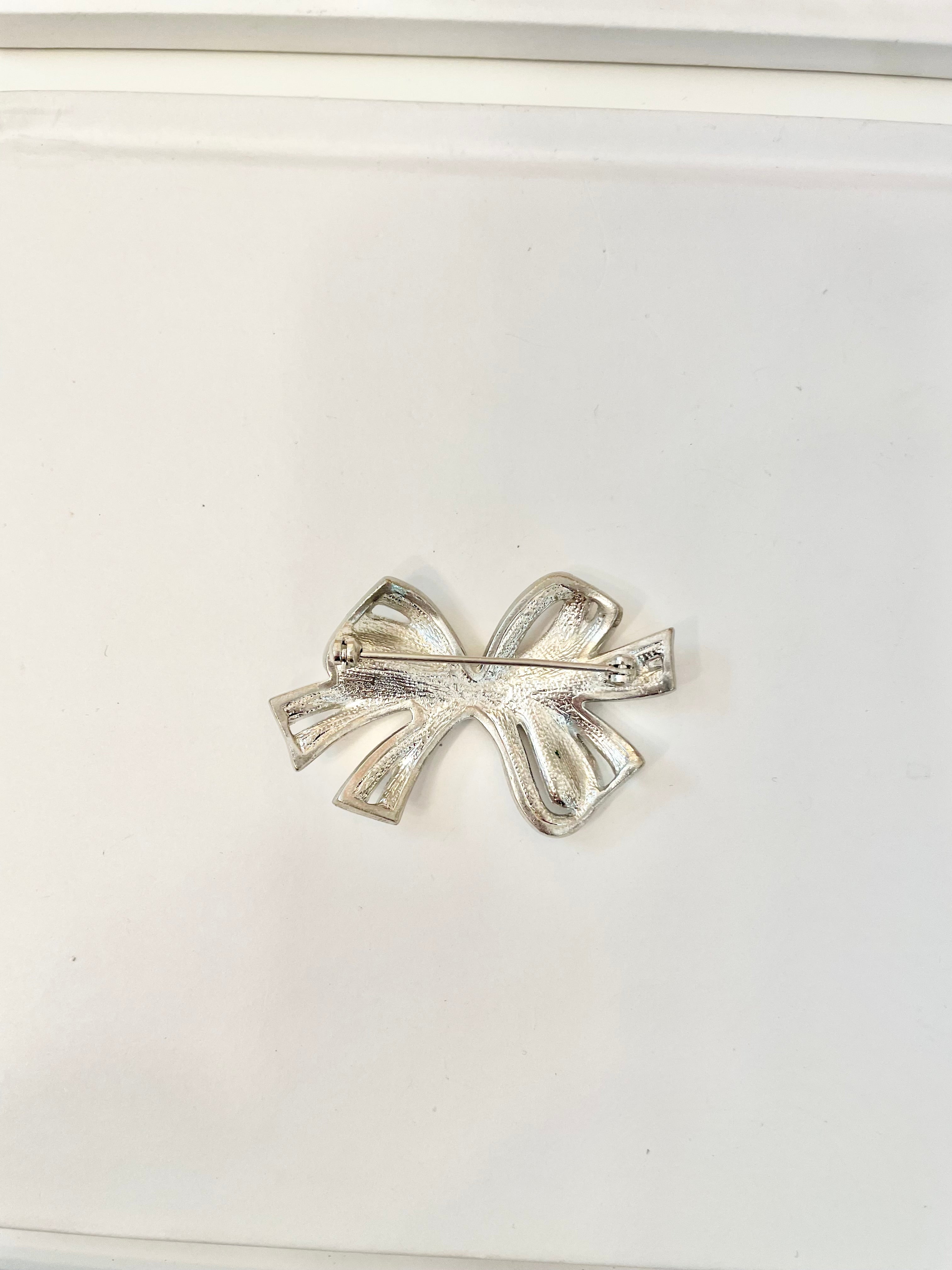 The most elegant silver bow.... so lovely