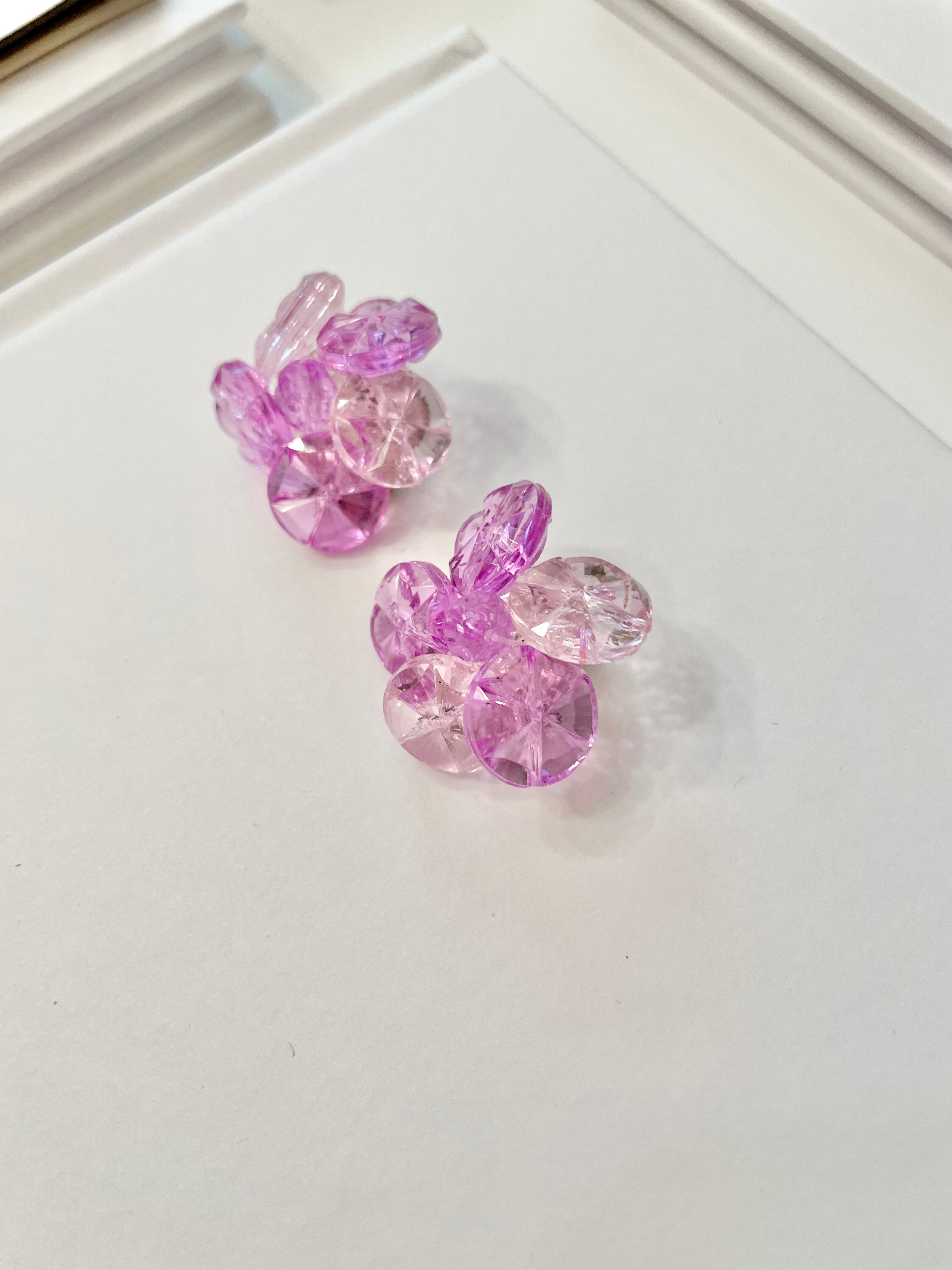 The happy hostess loves anything colorful.. these monochromatic stunners are just so pretty! 1960's acrylic delights!