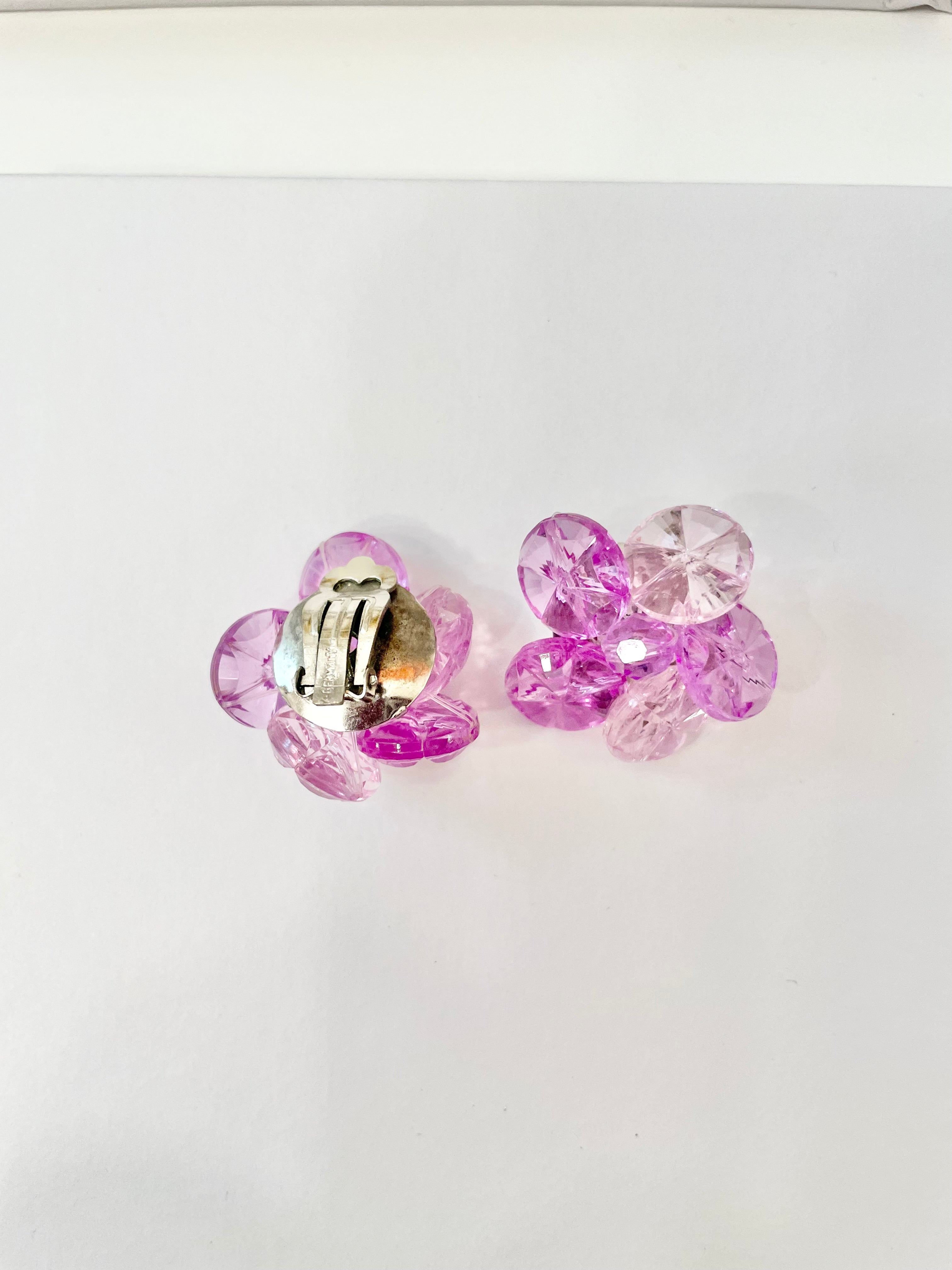 The happy hostess loves anything colorful.. these monochromatic stunners are just so pretty! 1960's acrylic delights!