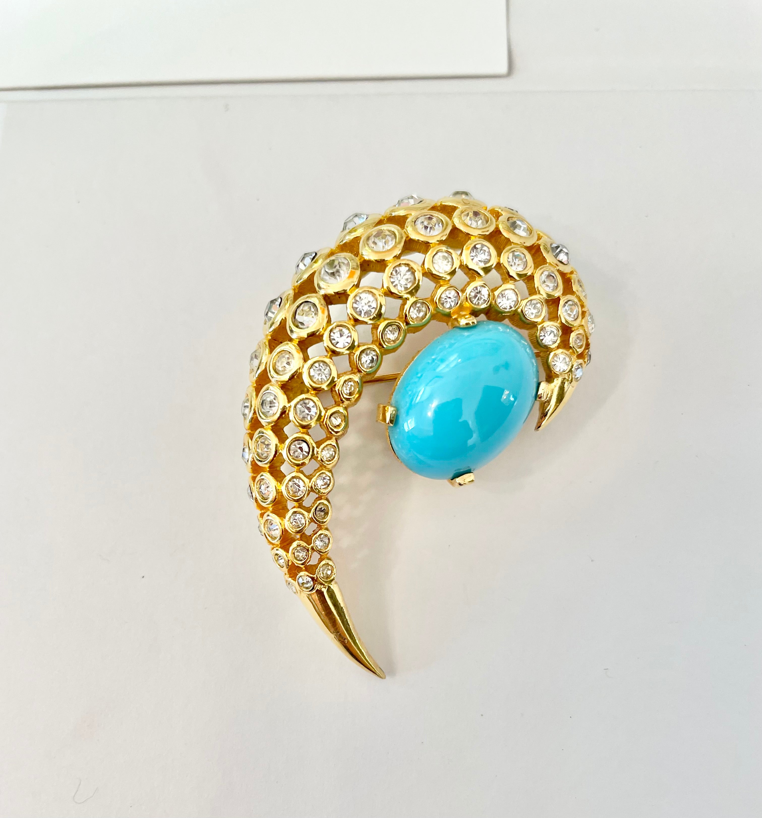 Vintage glamorous faux turquoise paisley brooch... truly divine.