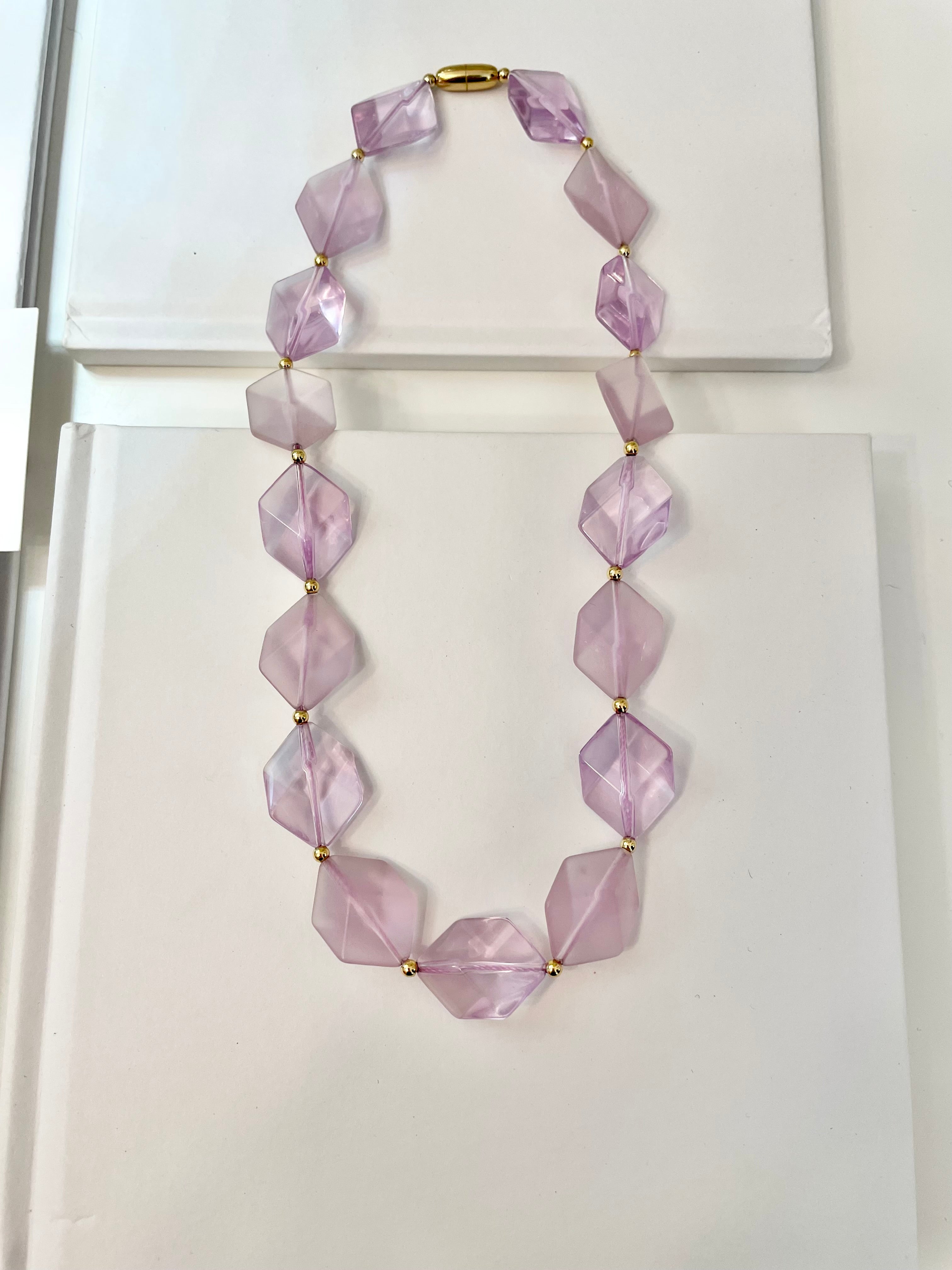 1970's truly feminine soft purple beaded necklace... so lovely