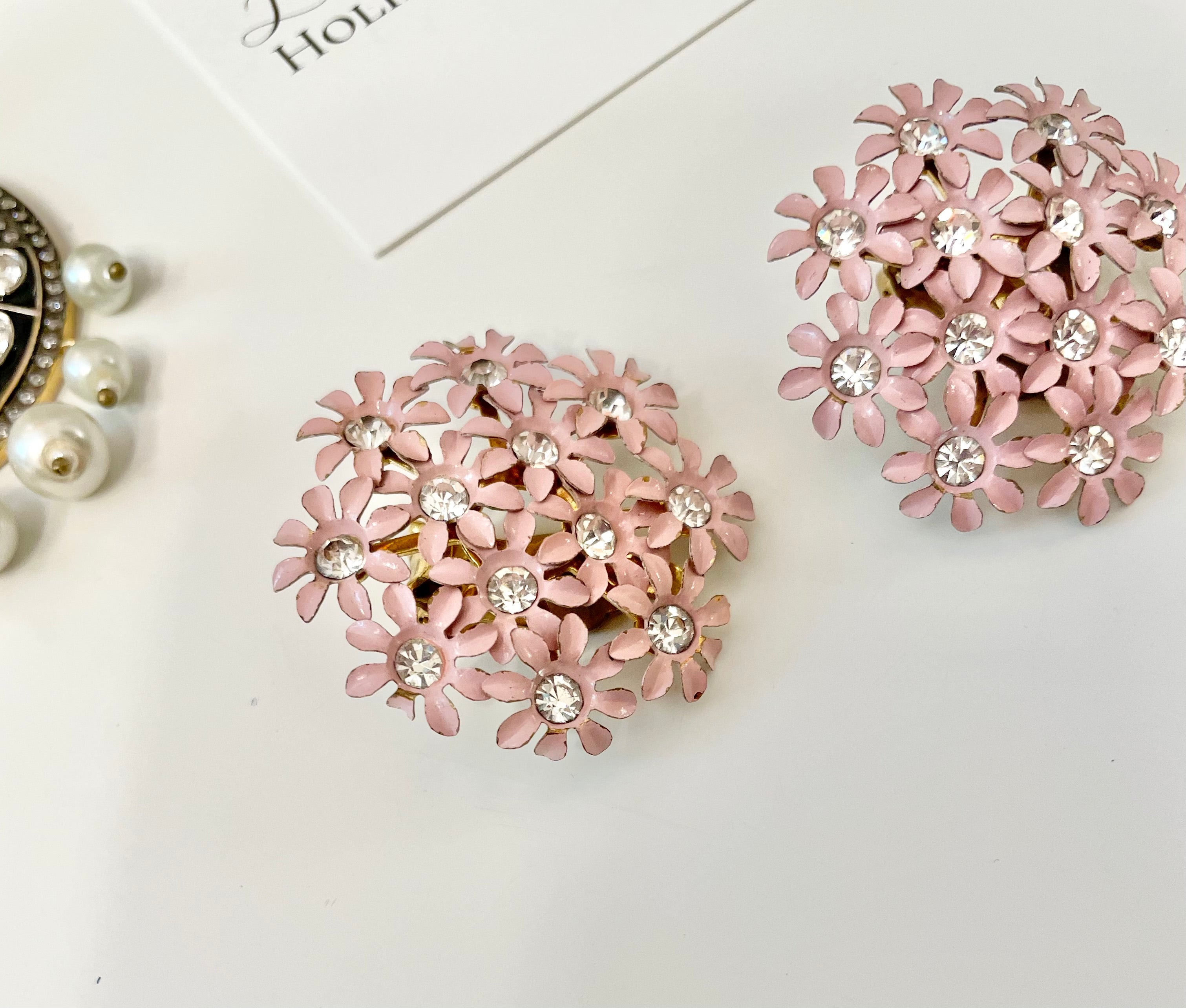 Vintage 1960's lovely petal pink flower earrings... so feminine
