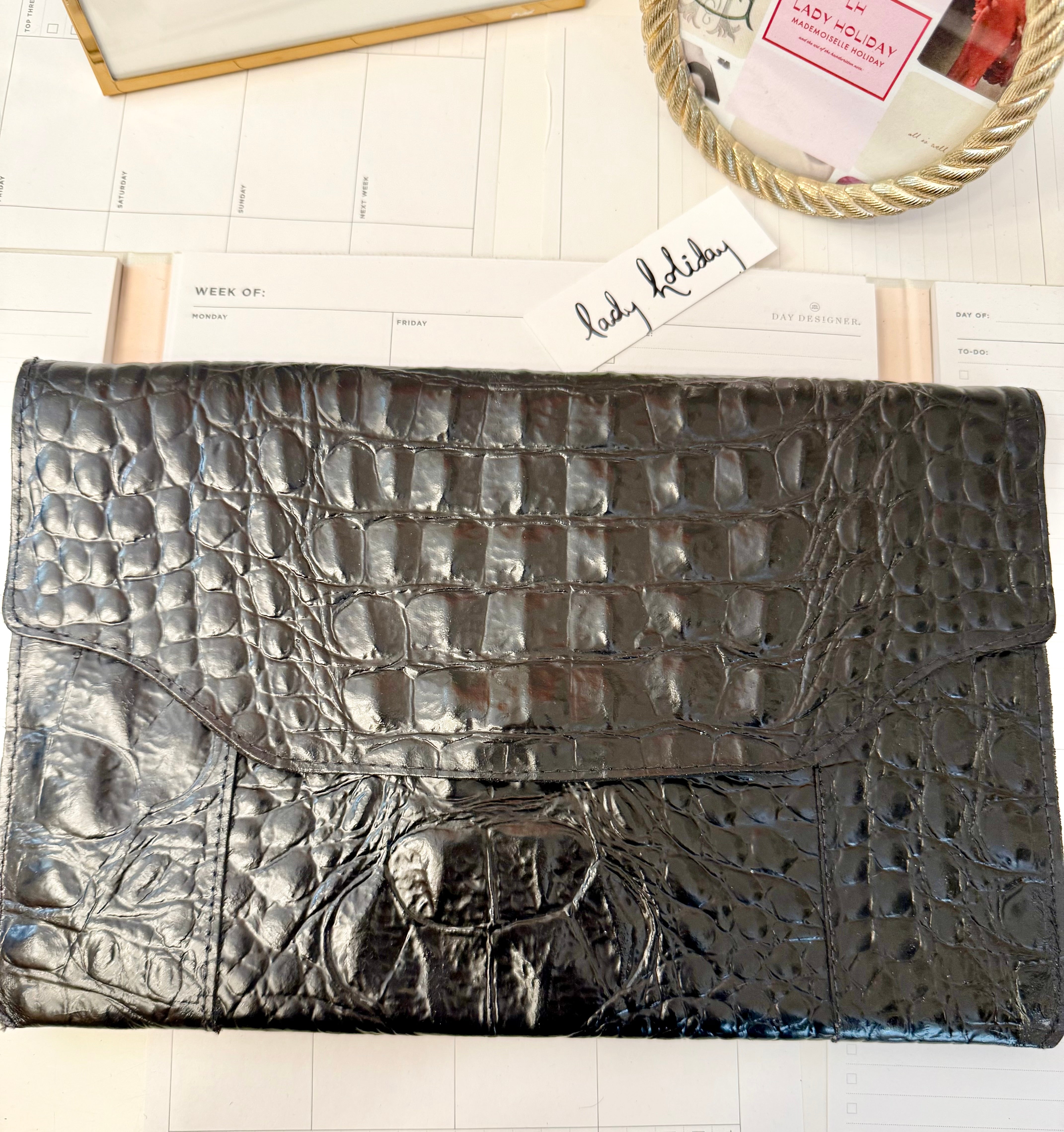 Vintage 1970 noir embossed croco genuine leather... so classic