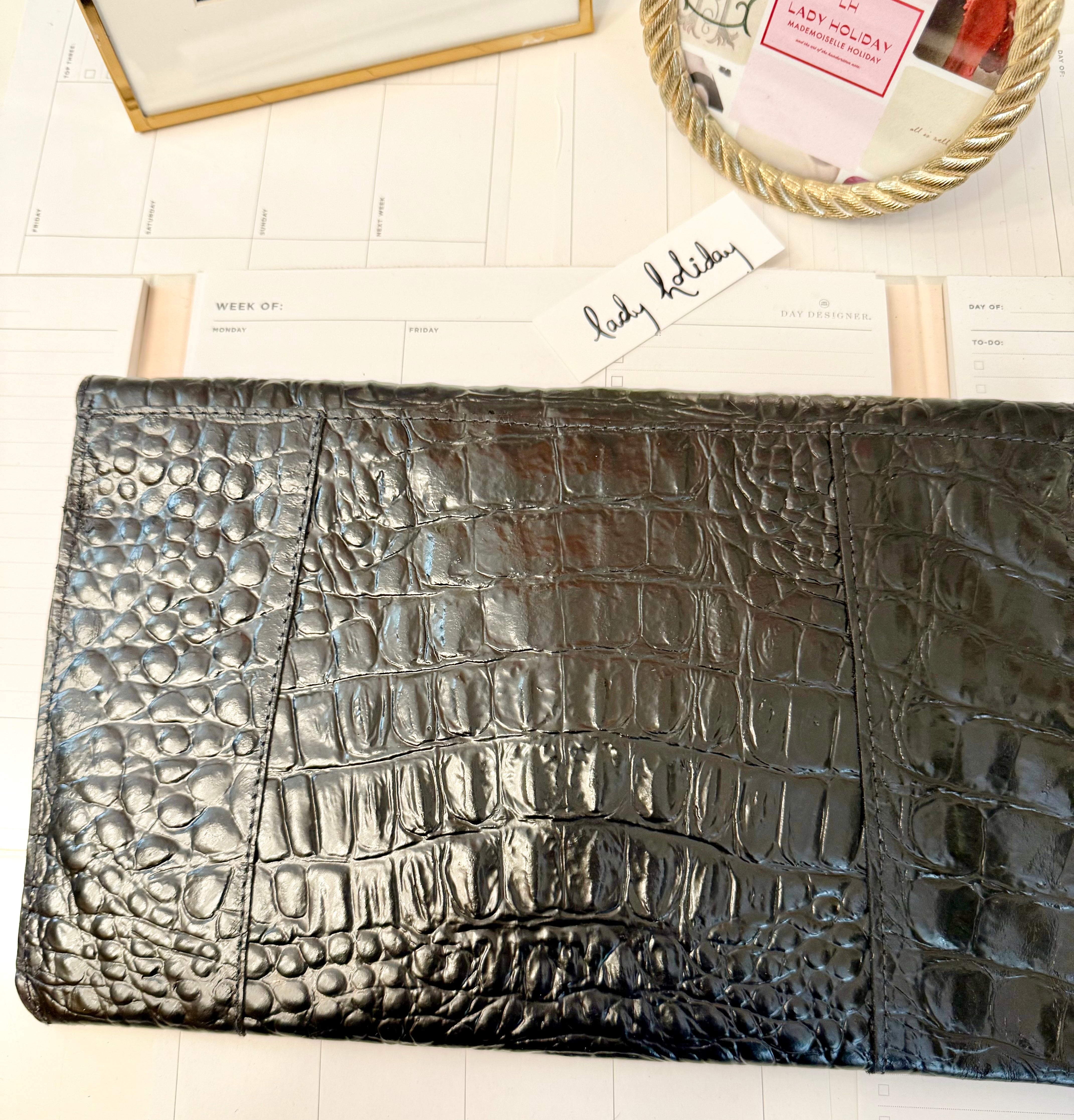 Vintage 1970 noir embossed croco genuine leather... so classic