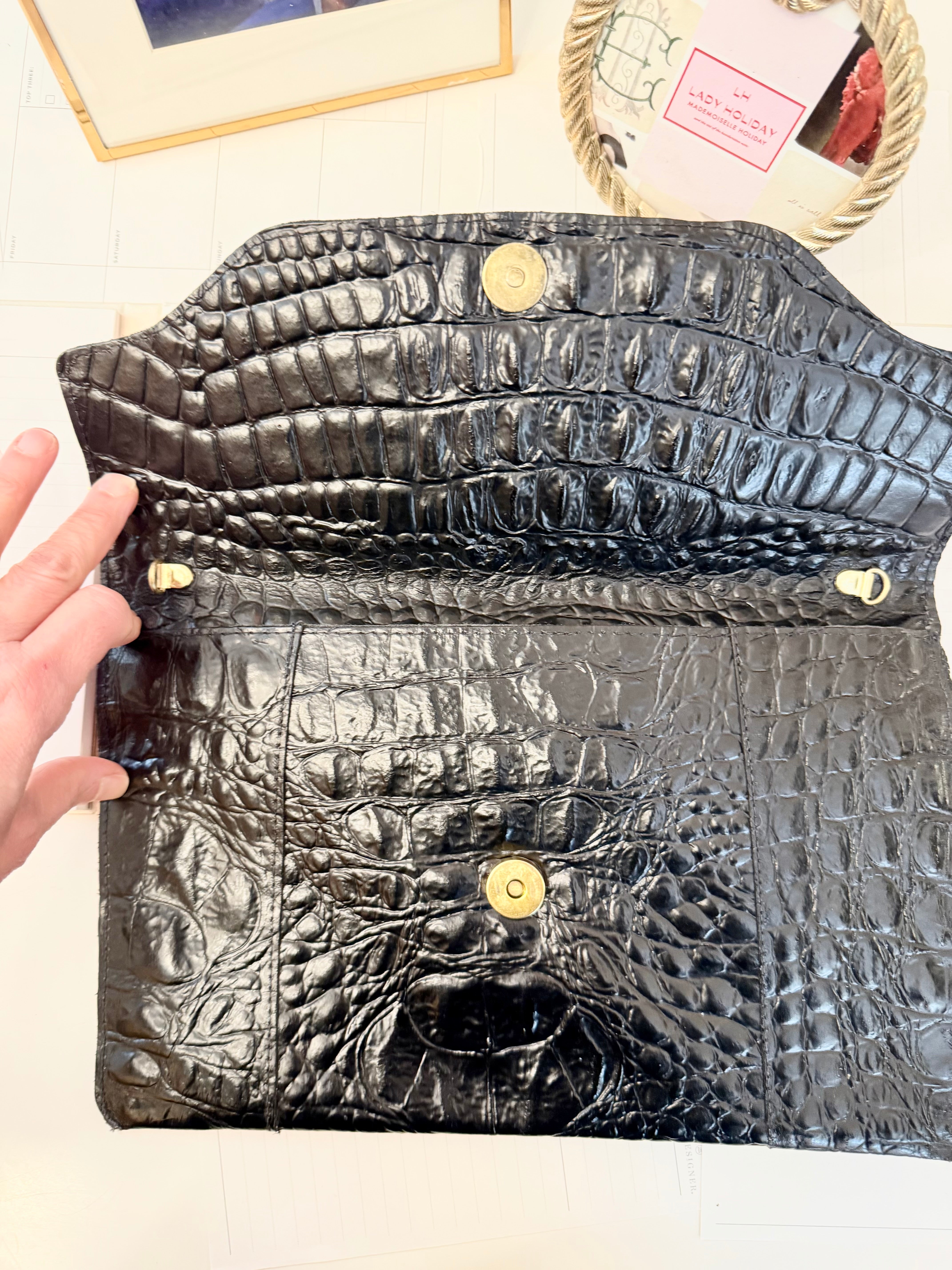 Vintage 1970 noir embossed croco genuine leather... so classic