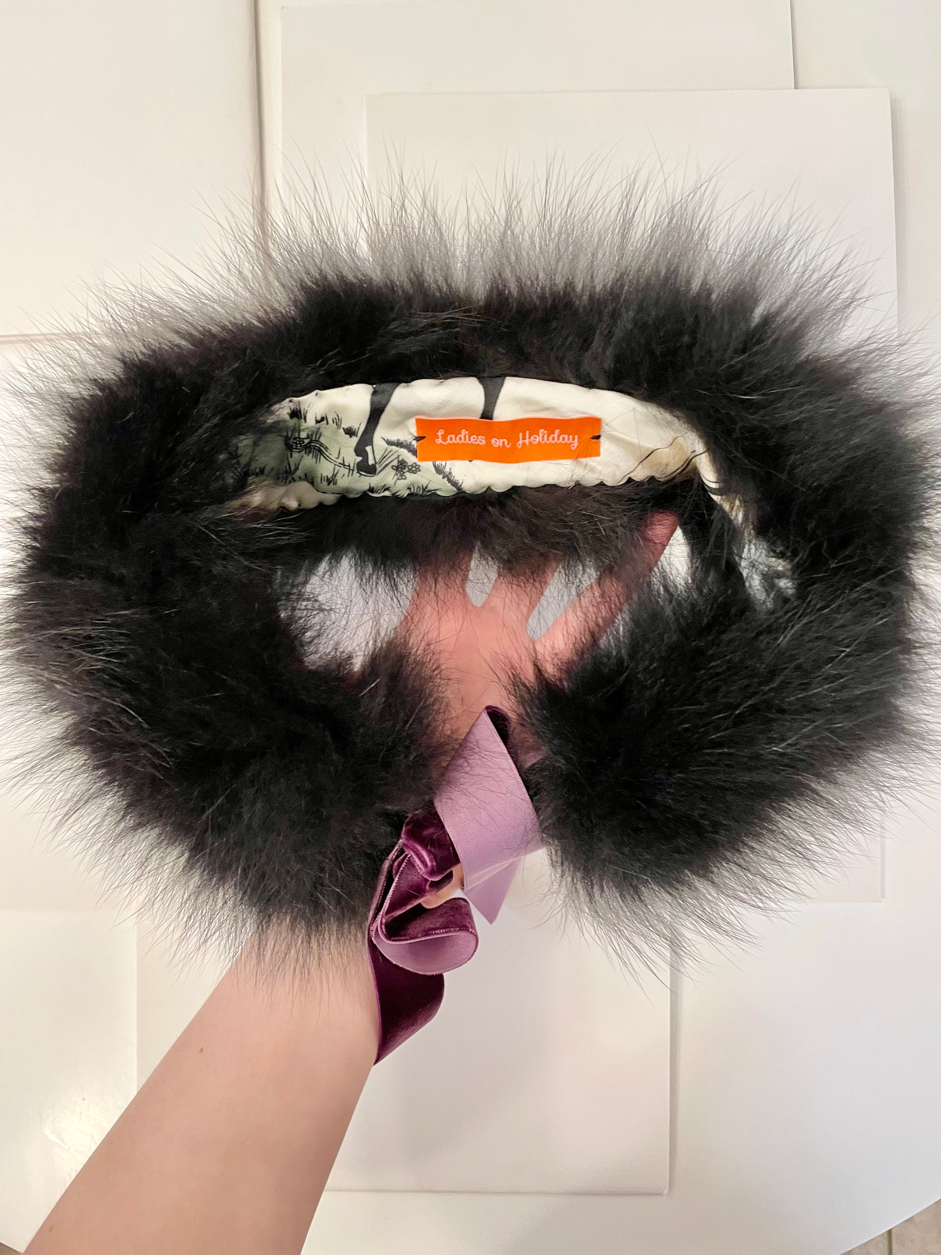 Ladies on Holiday stunning feminine vintage fox fur collar with velvet ribbon... so charming