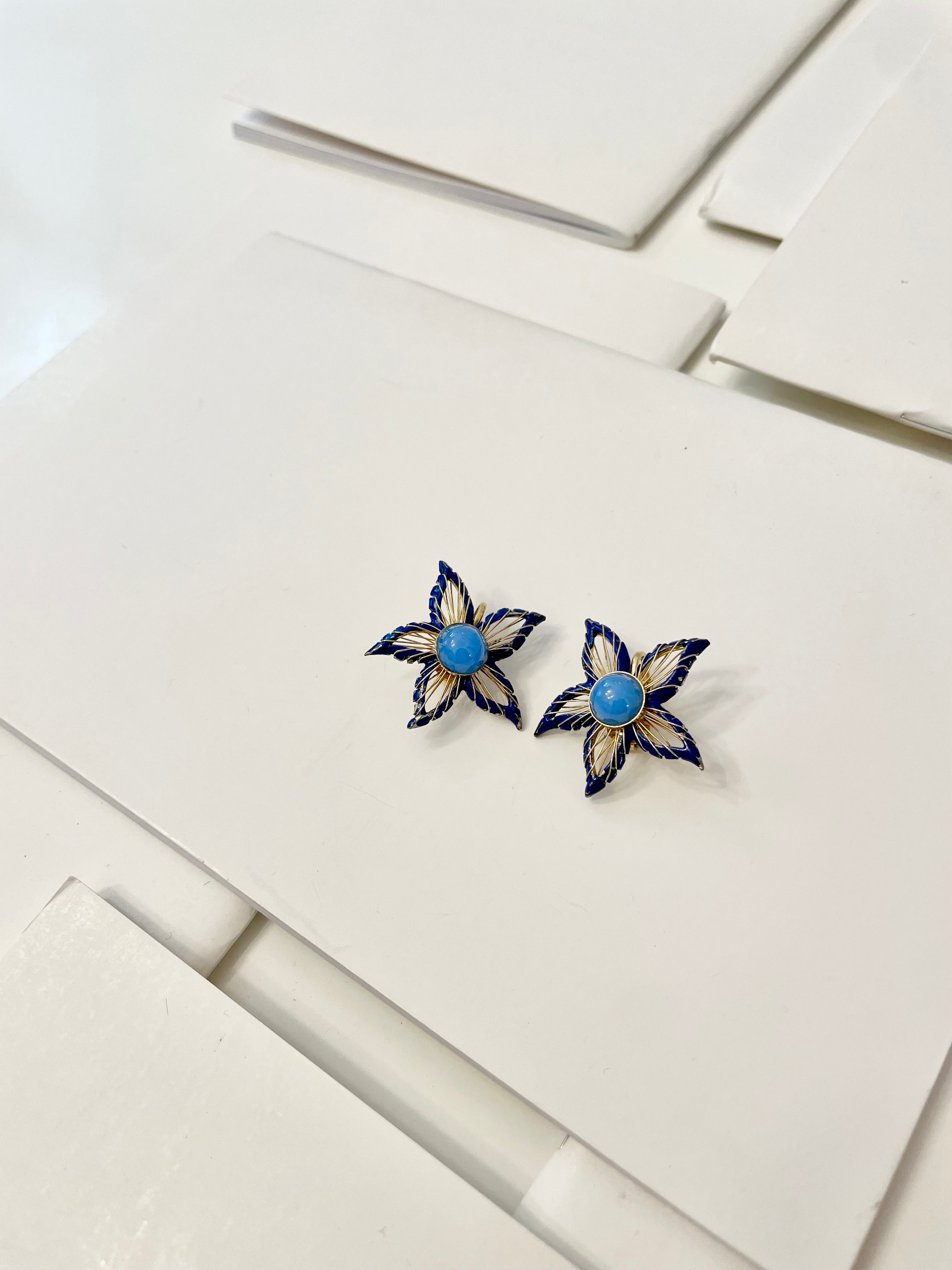 1960's cornflower blue super sassy flower earrings...