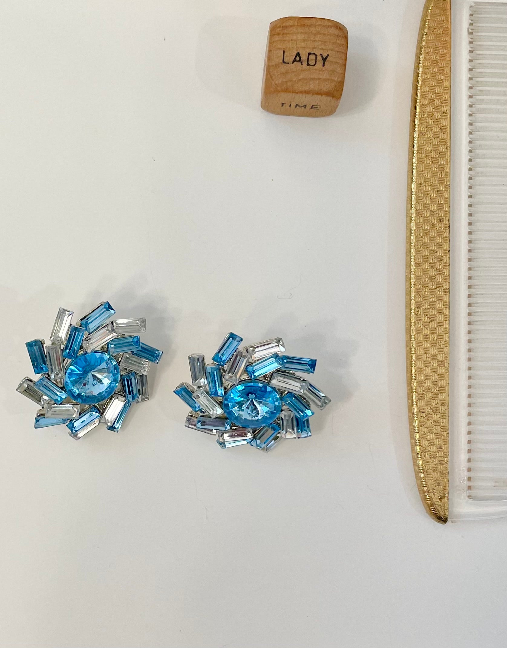 1970's super chic blue crystal flower earrings.... so lovely