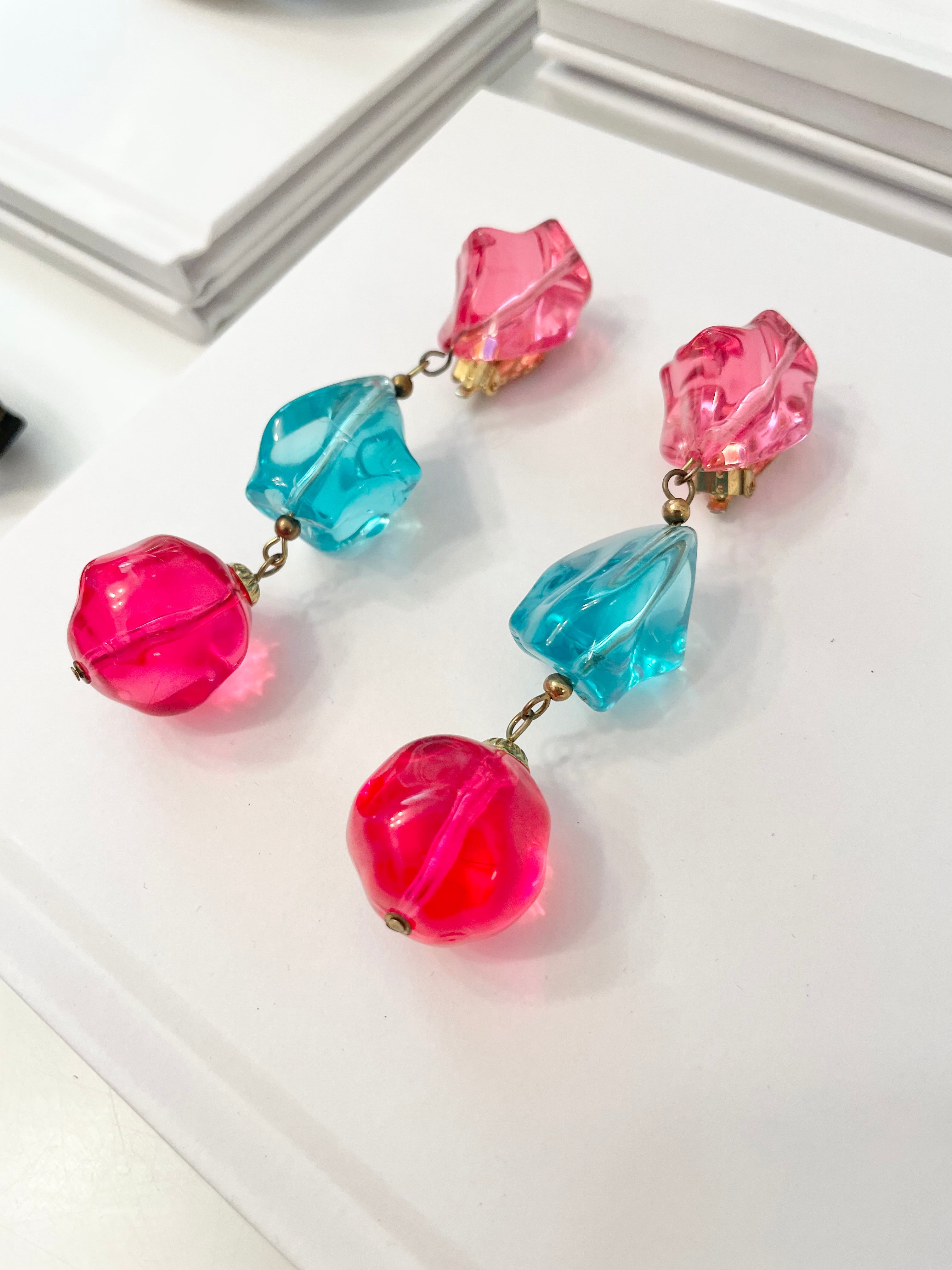The most divine, colorful, drop earrings... 1960's lucite, Oh so chic!