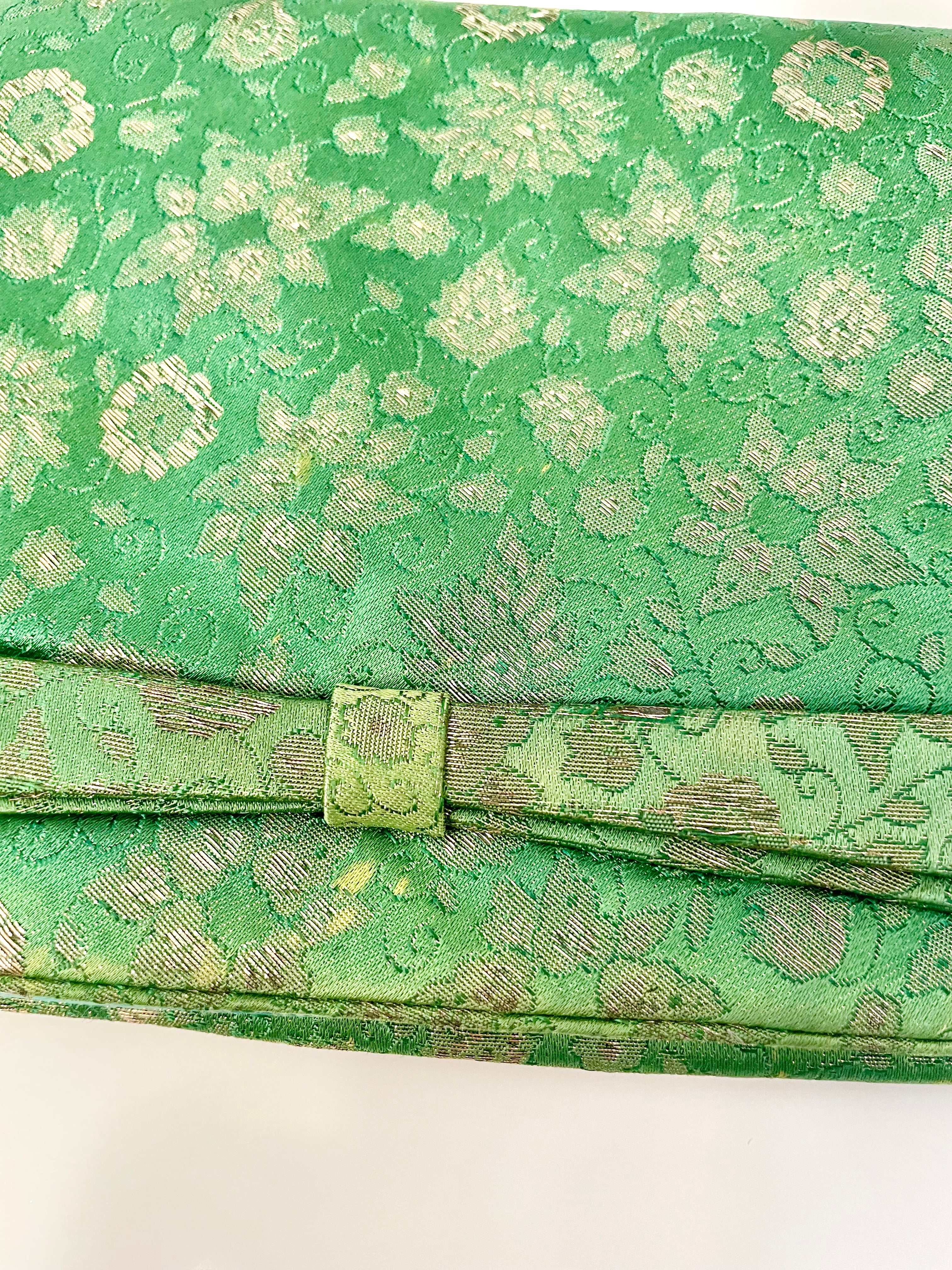 1960's stunning emerald green clutch bag... so fancy