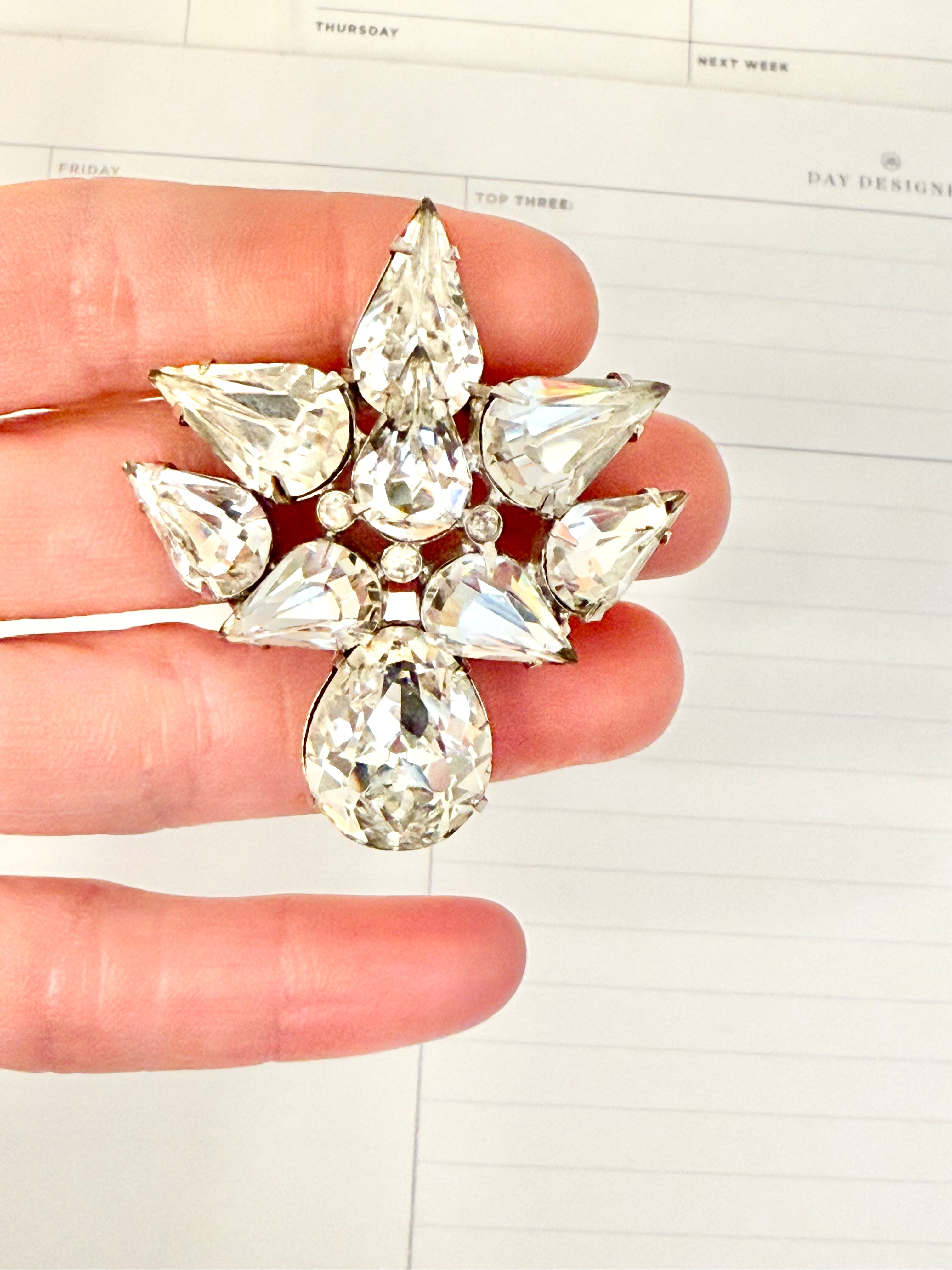 1960's Eisenberg divine glass brooch.... so exquisite