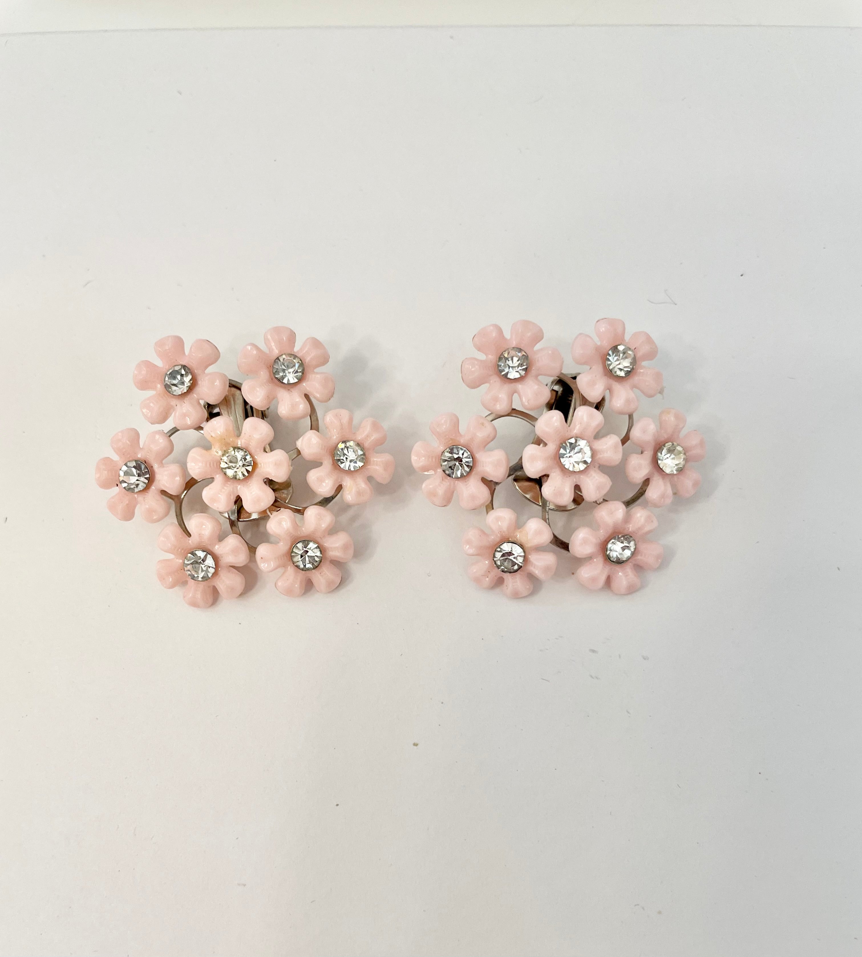 The flirty gal and her love of pink.. these 1960's feminine soft pink flowers are truly divine!