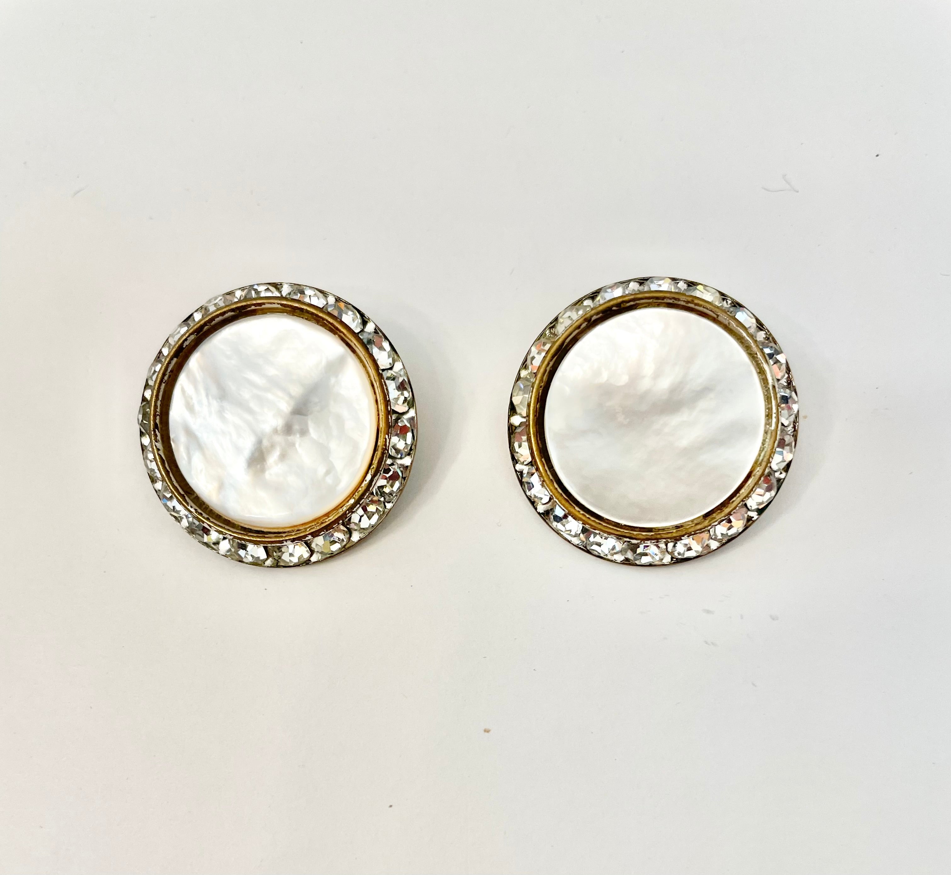 1960's Lisner super classy mother of pearl button earrings... so elegant.