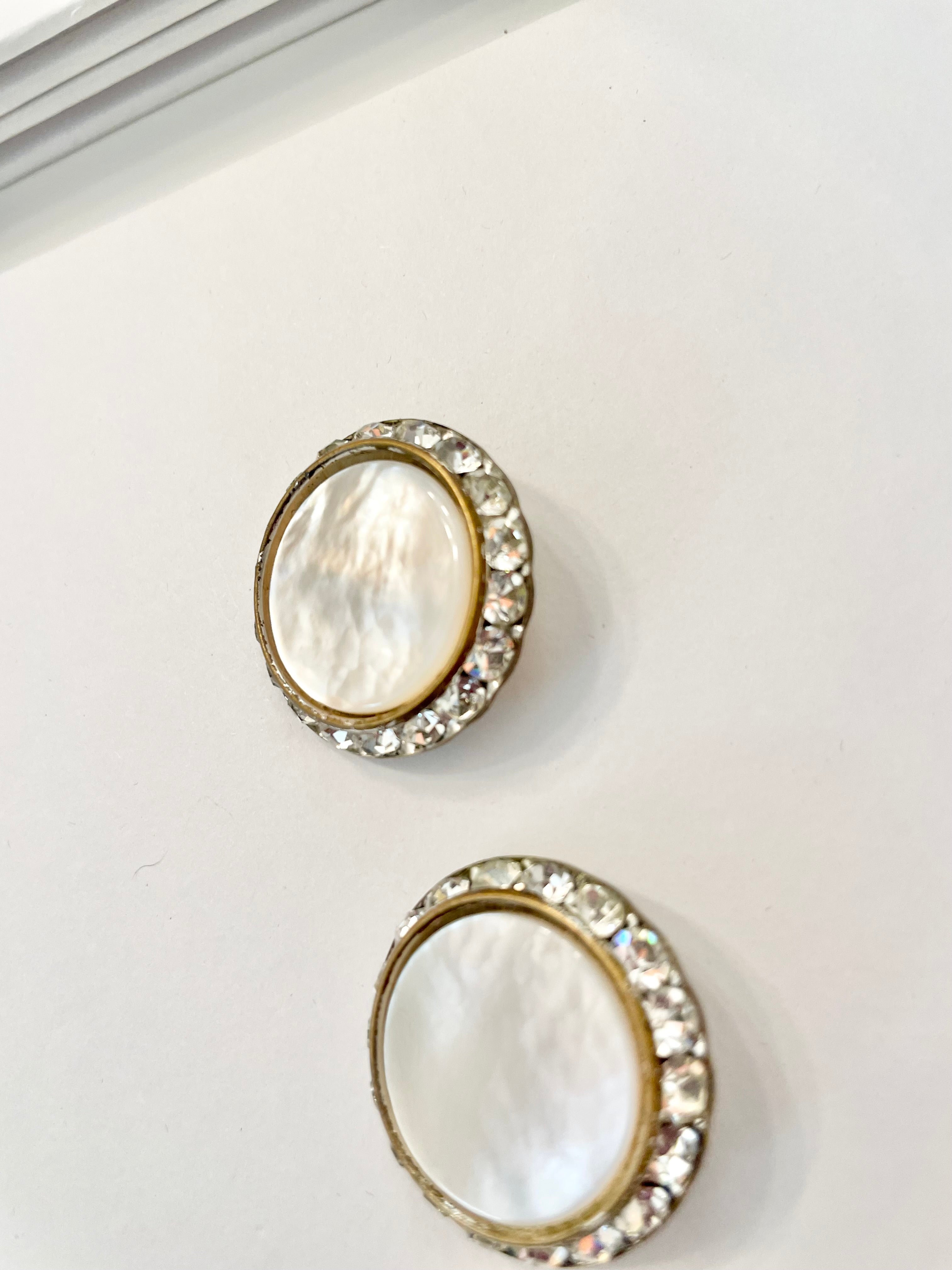 1960's Lisner super classy mother of pearl button earrings... so elegant.
