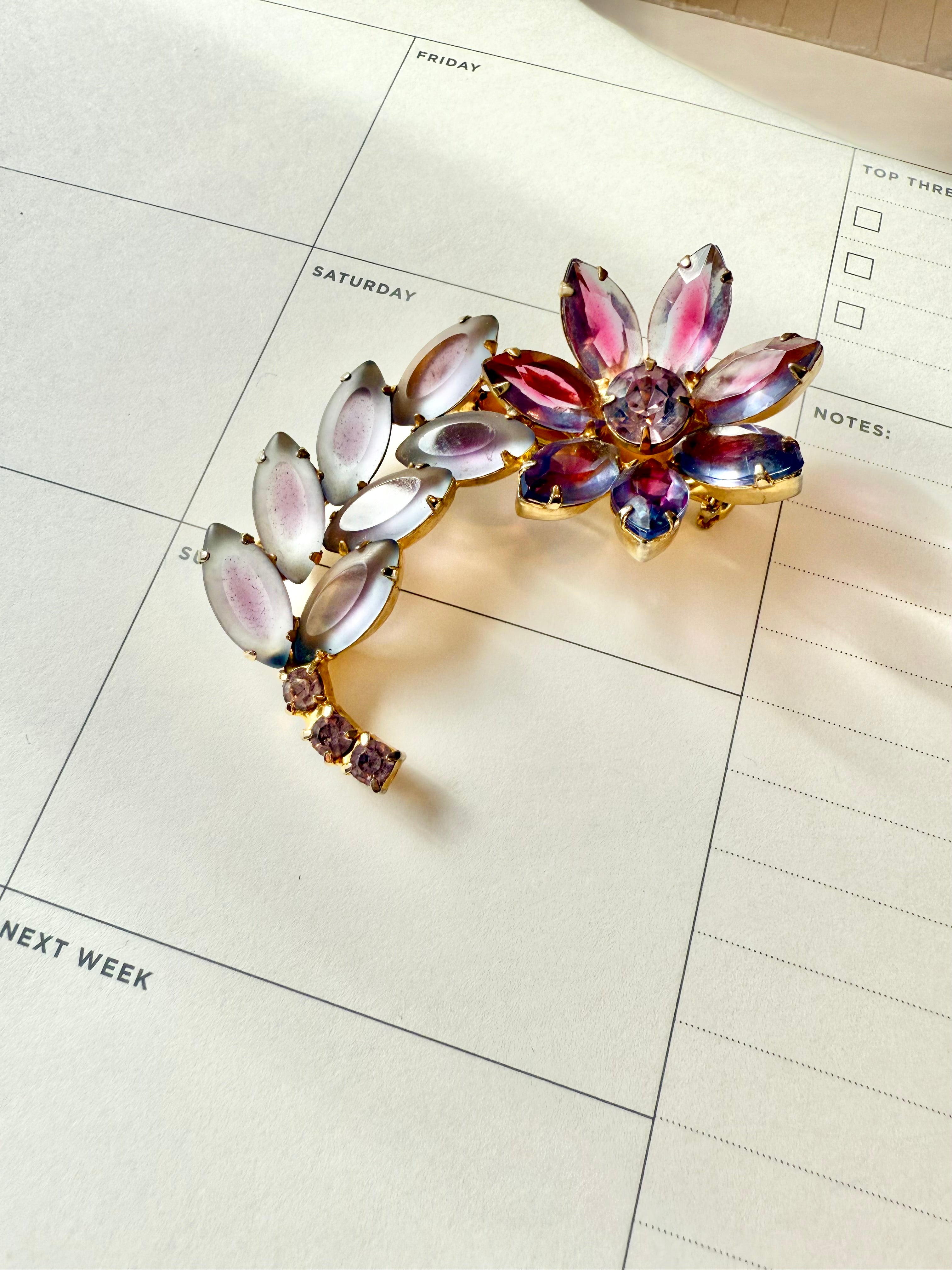 The prettiest soft purple glass flower brooch... so feminine