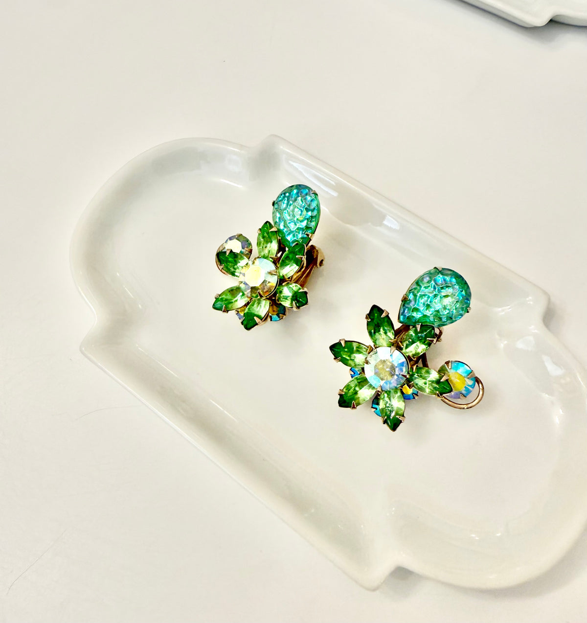 The most fabulous spring green classy earrings...