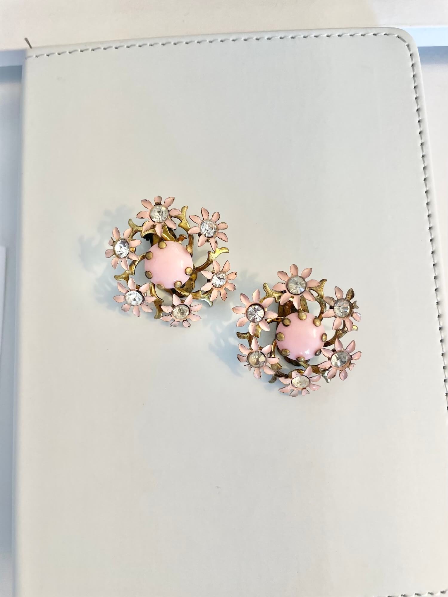 Susan Caplan Vintage GoldPlated 1980s Nina Ricci Faux Pearl Flower ClipOn  Earrings  Liberty