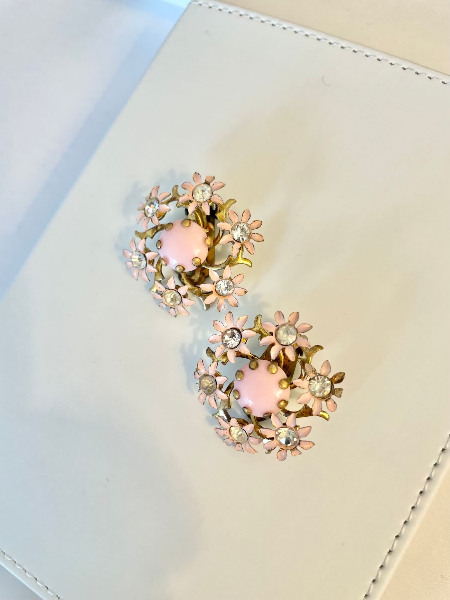 Vintage 1960’s tea party flower clip on earrings