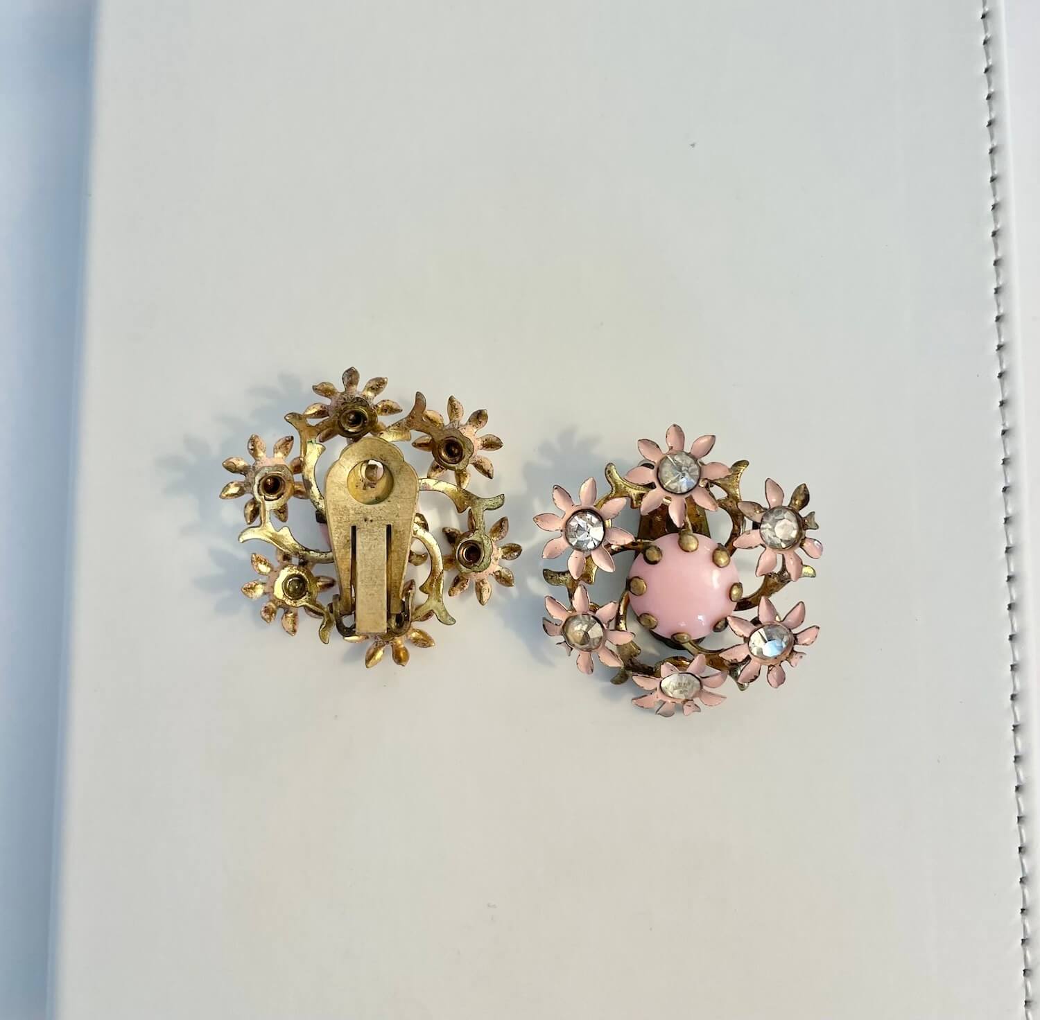 Vintage 1960’s tea party flower clip on earrings