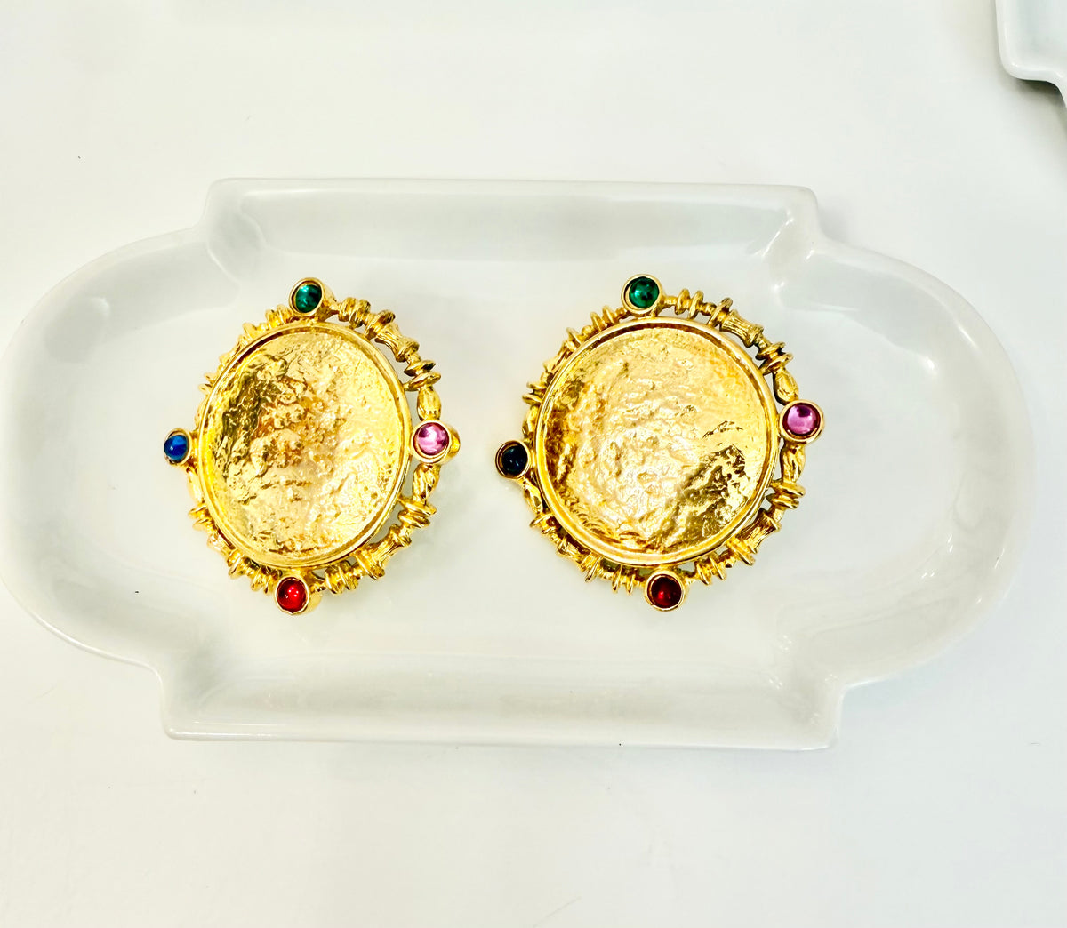 The most lovely socilaite gold button earrings....
