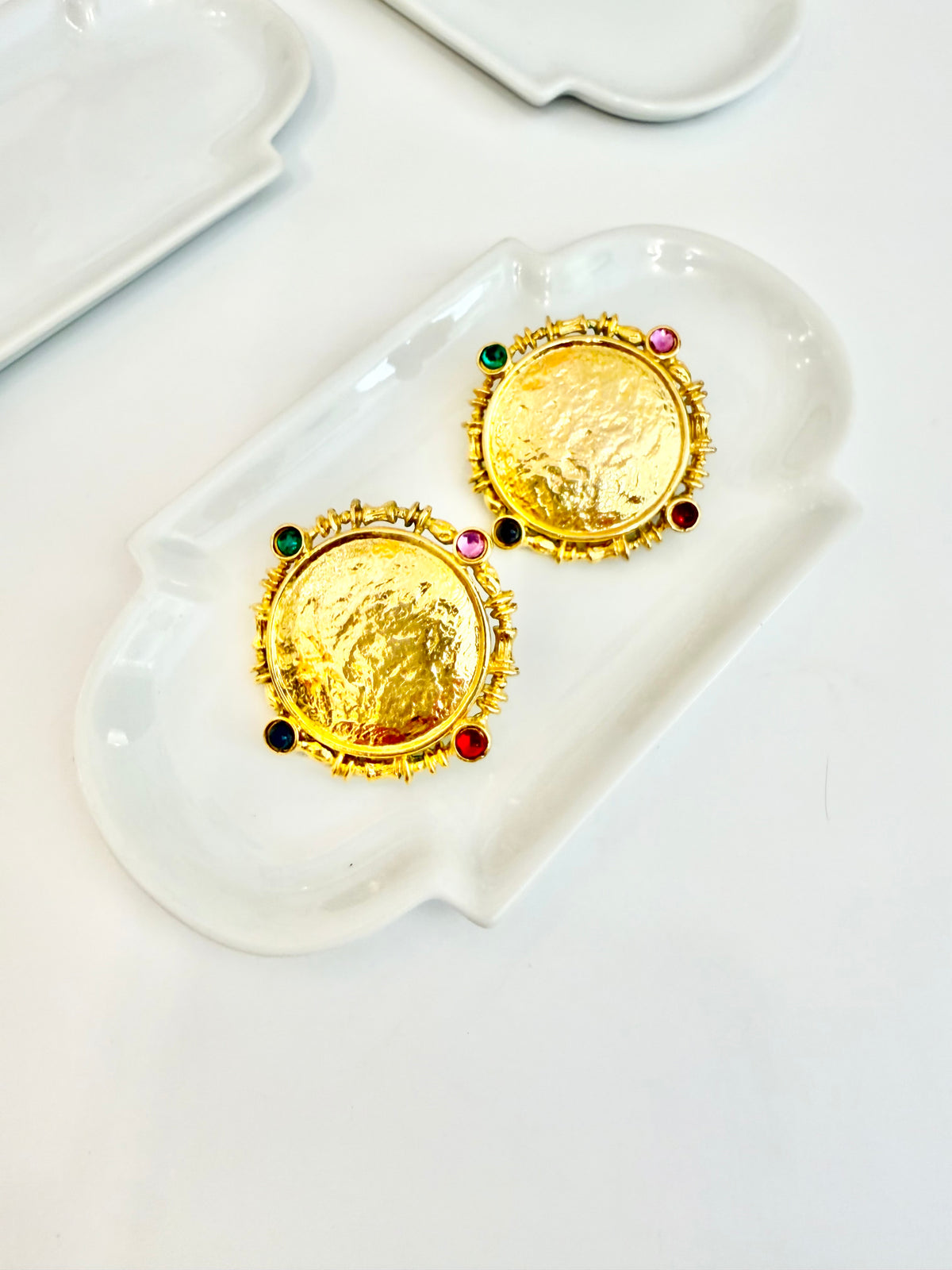 The most lovely socilaite gold button earrings....