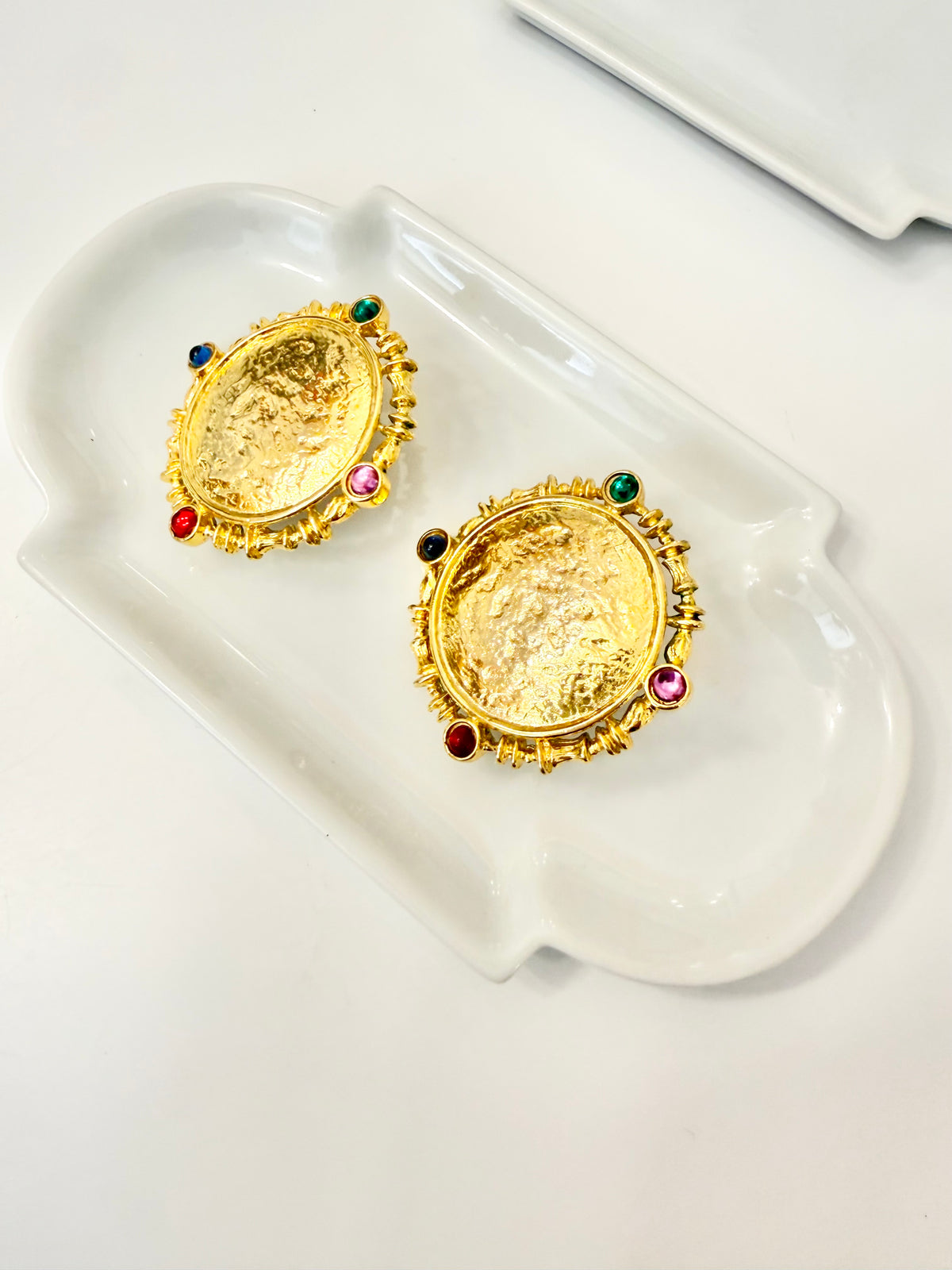 The most lovely socilaite gold button earrings....
