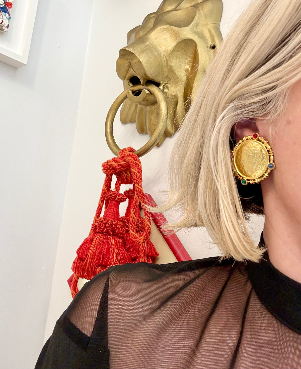 The most lovely socilaite gold button earrings....
