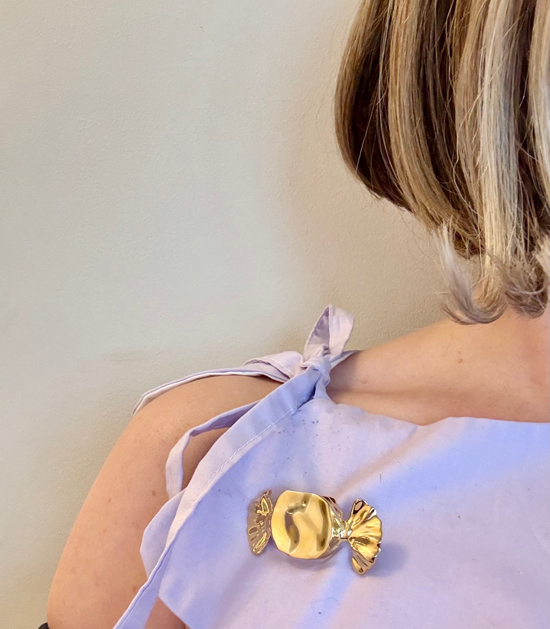 The most charming preppy gold candy brooch... perfect!