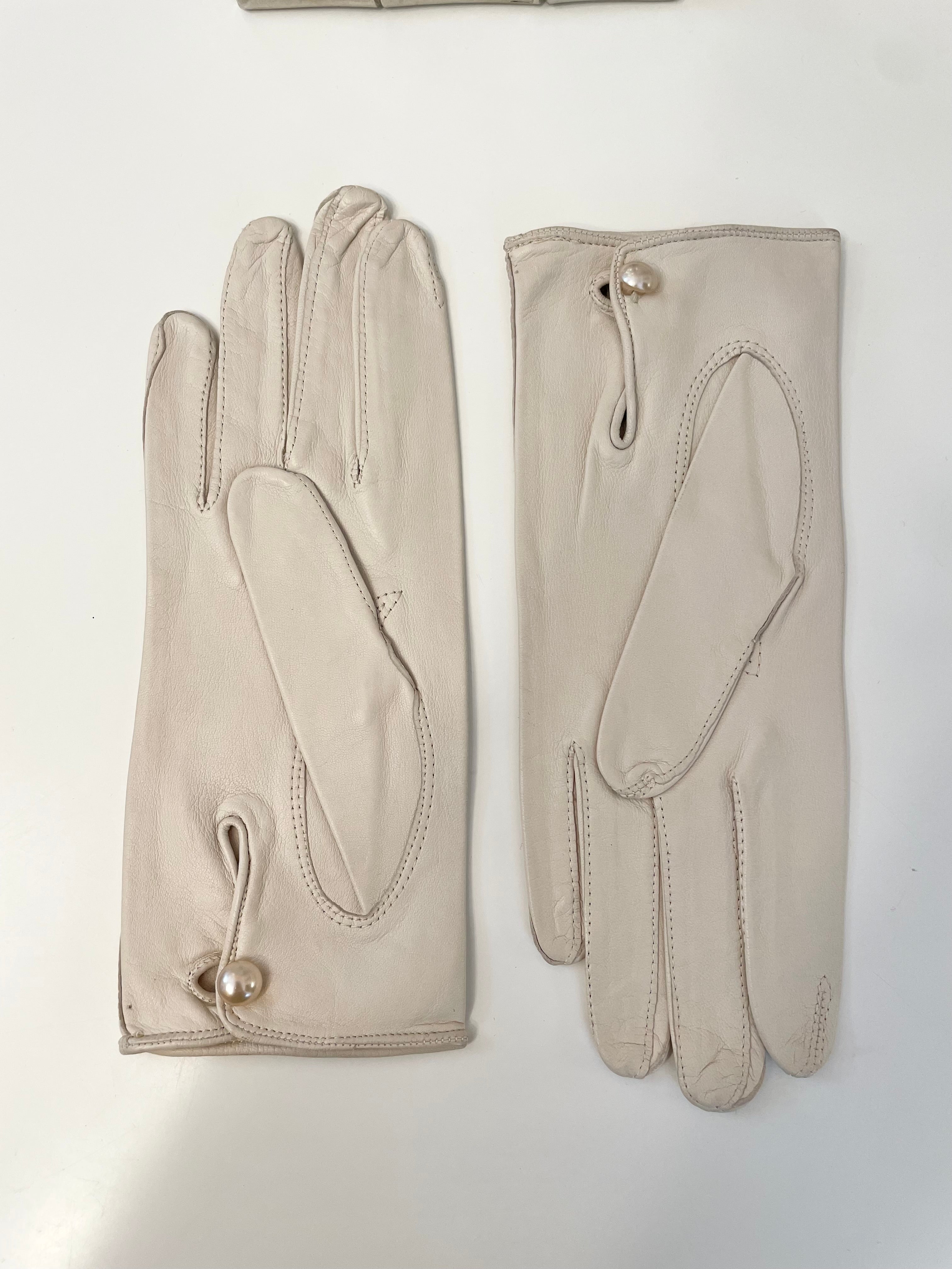 1960's white leather ladies dress gloves... so pretty.