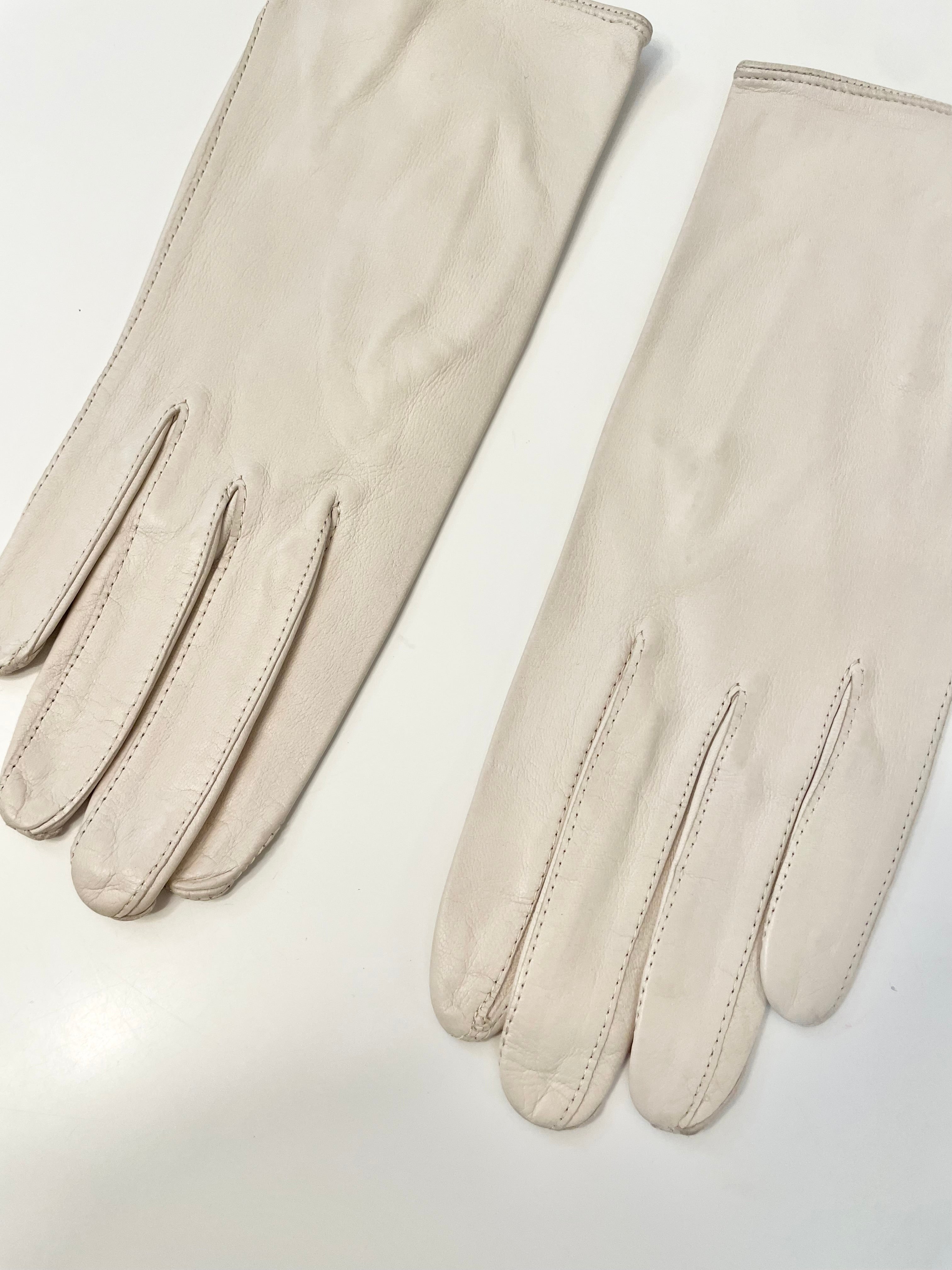 1960's white leather ladies dress gloves... so pretty.