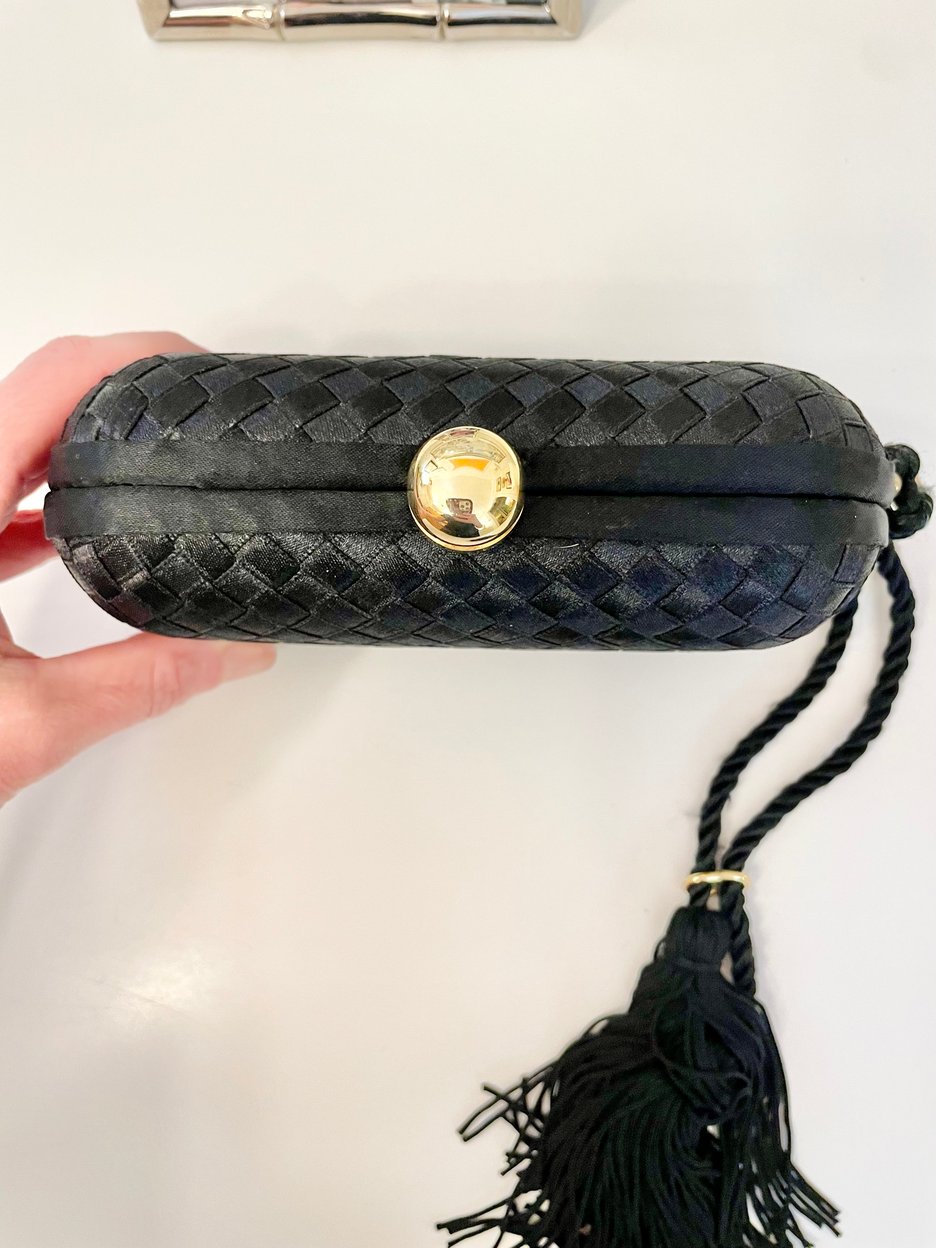 La Regale stunning 1970's hard case divine clutch bag with tassel details!