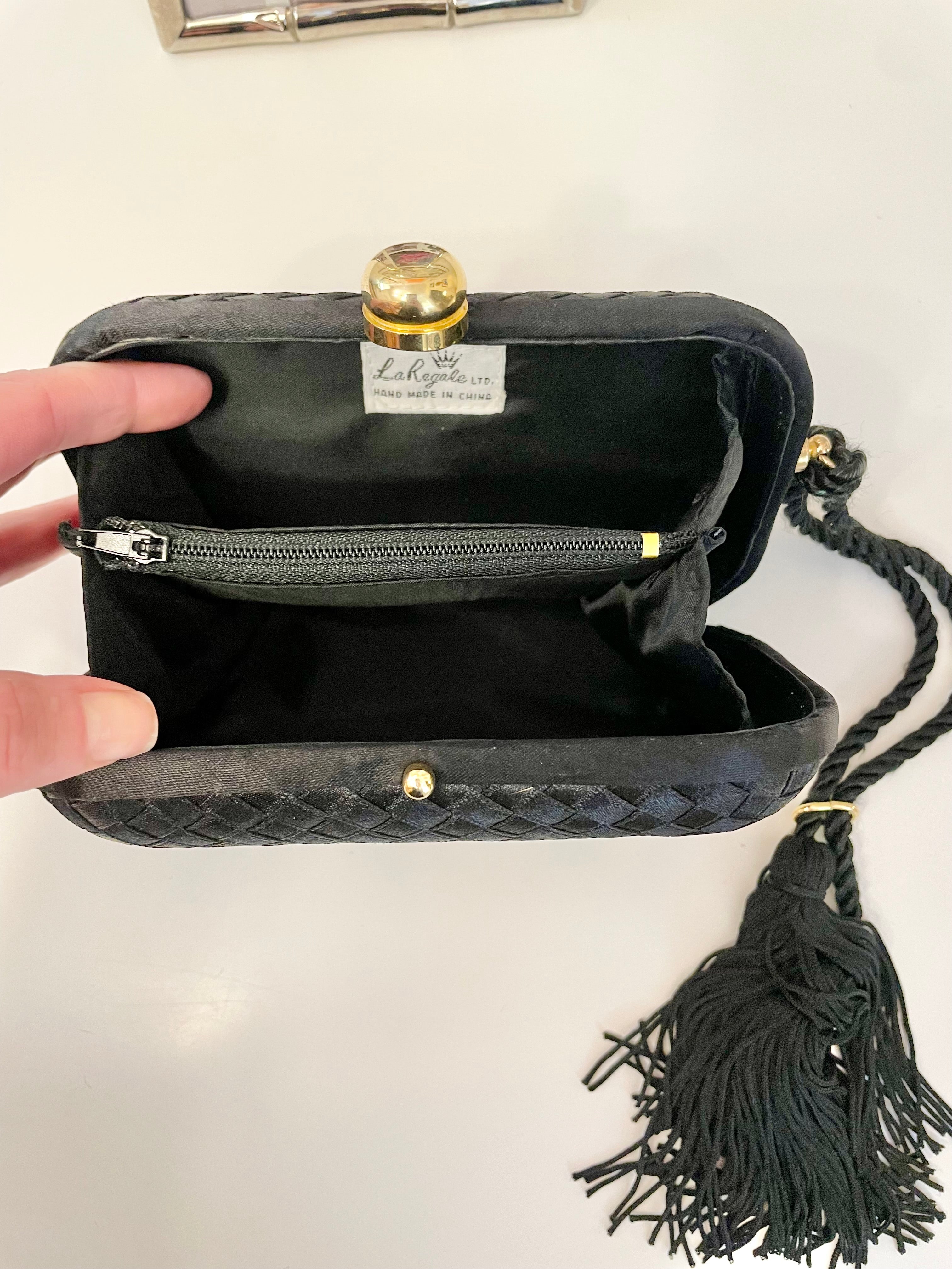 La Regale stunning 1970's hard case divine clutch bag with tassel details!