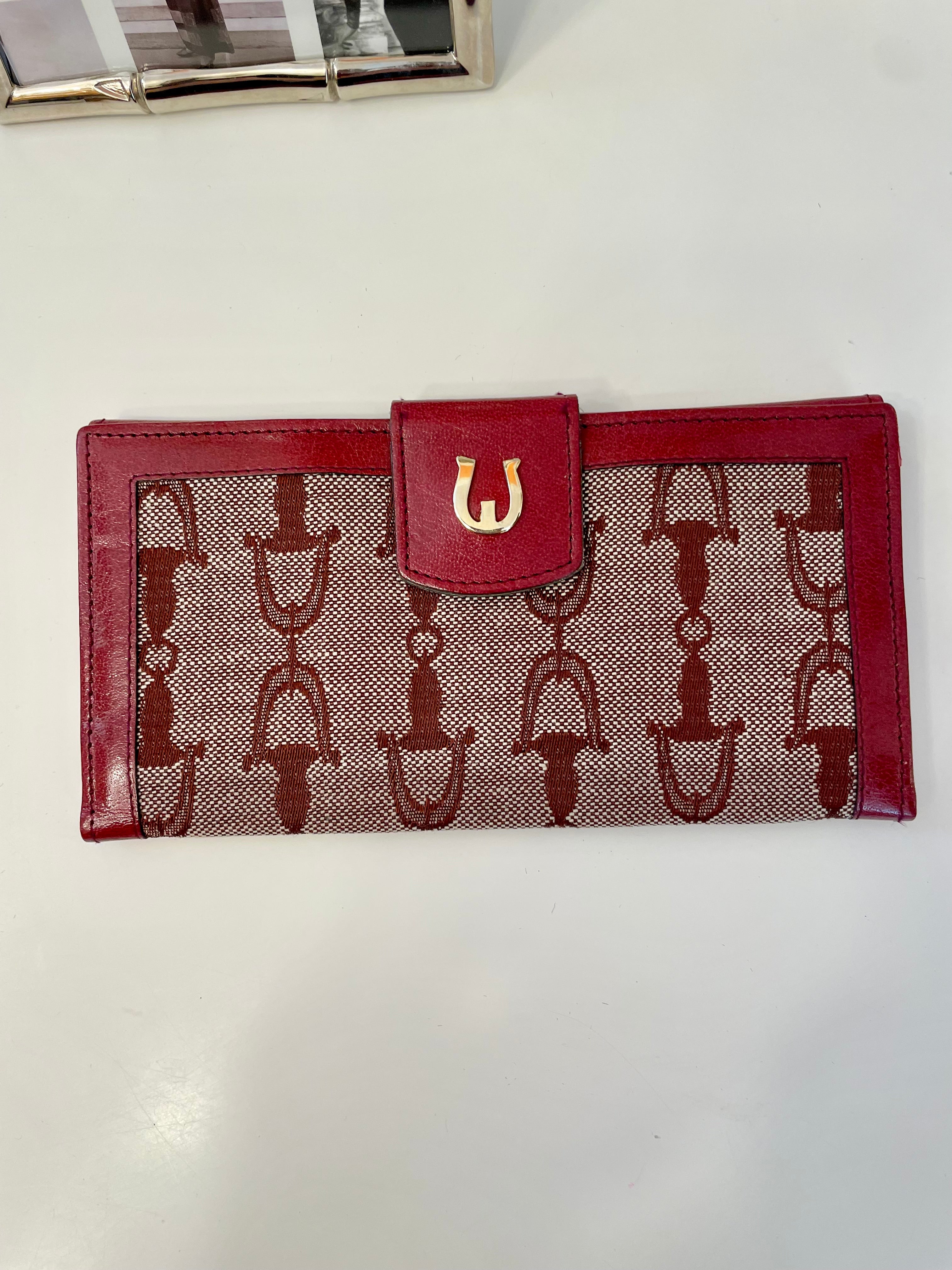 1970's vintage Italian equestrian style wallet... so timeless