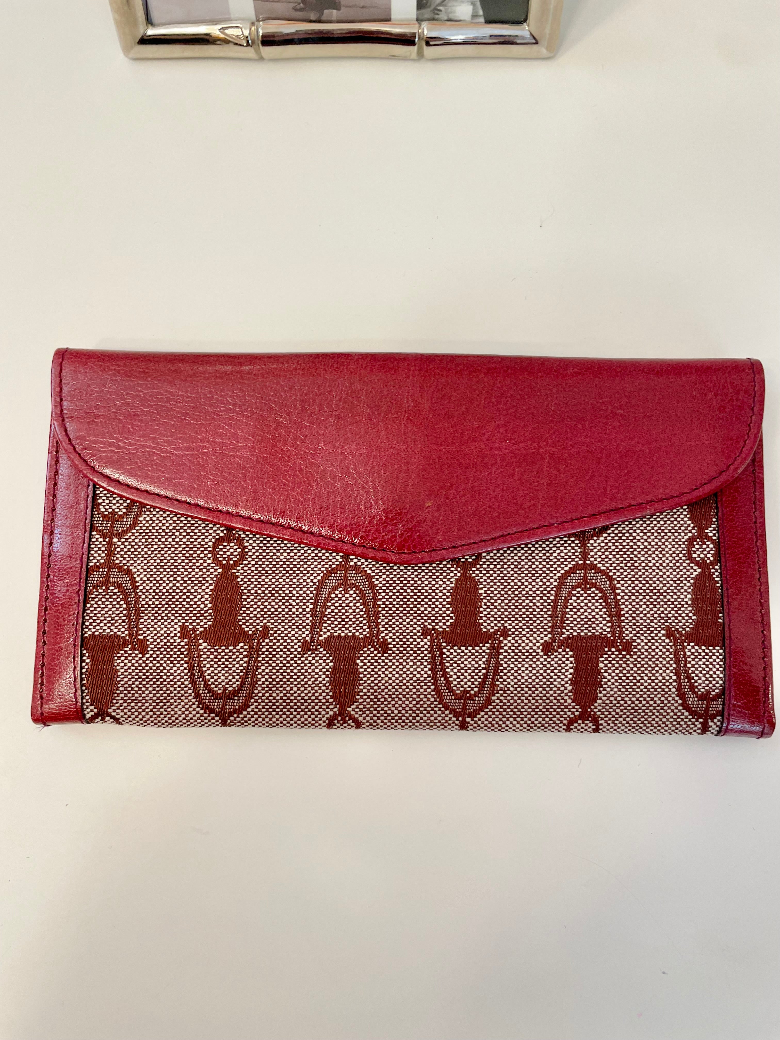 1970's vintage Italian equestrian style wallet... so timeless