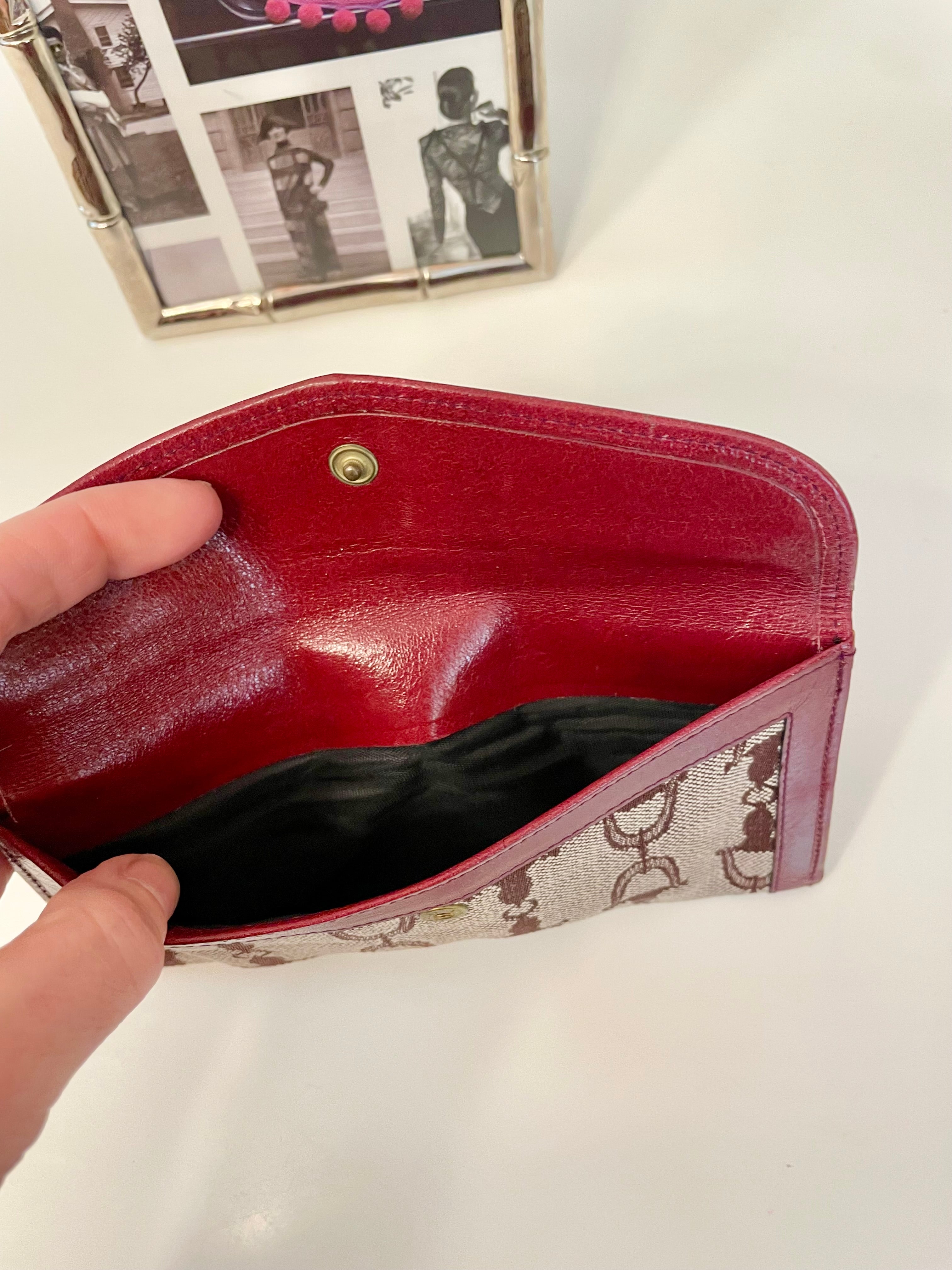 1970's vintage Italian equestrian style wallet... so timeless