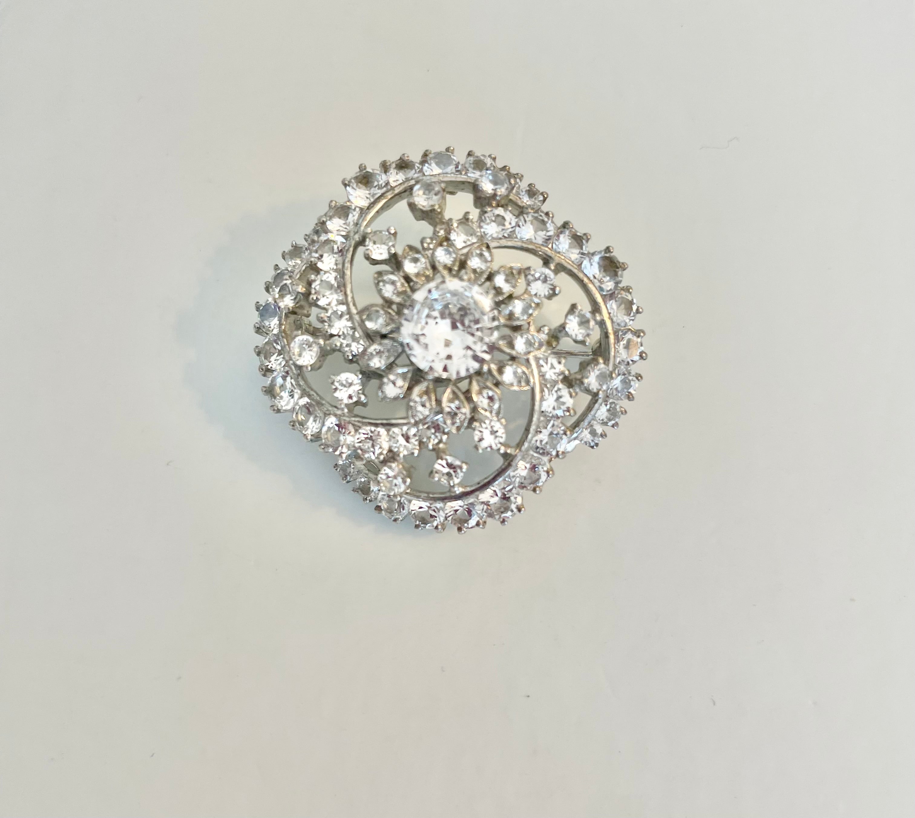 Vintage 1950's elegant glass brooch... look like fine jewelry