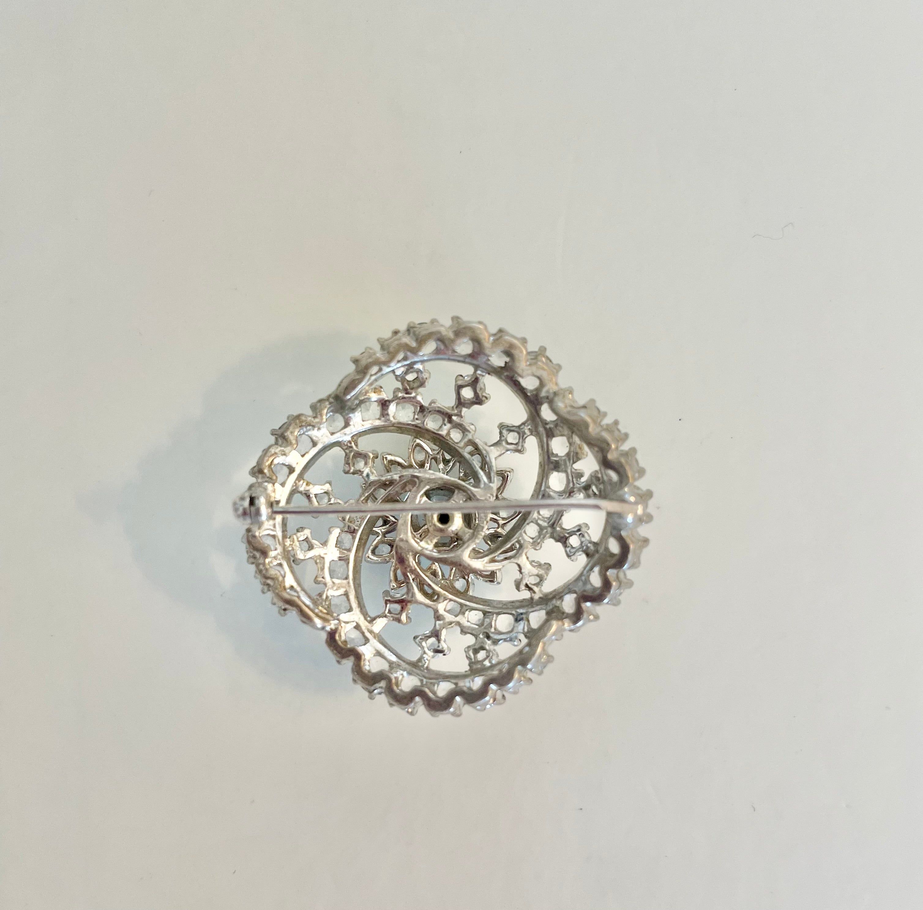 Vintage 1950's elegant glass brooch... look like fine jewelry