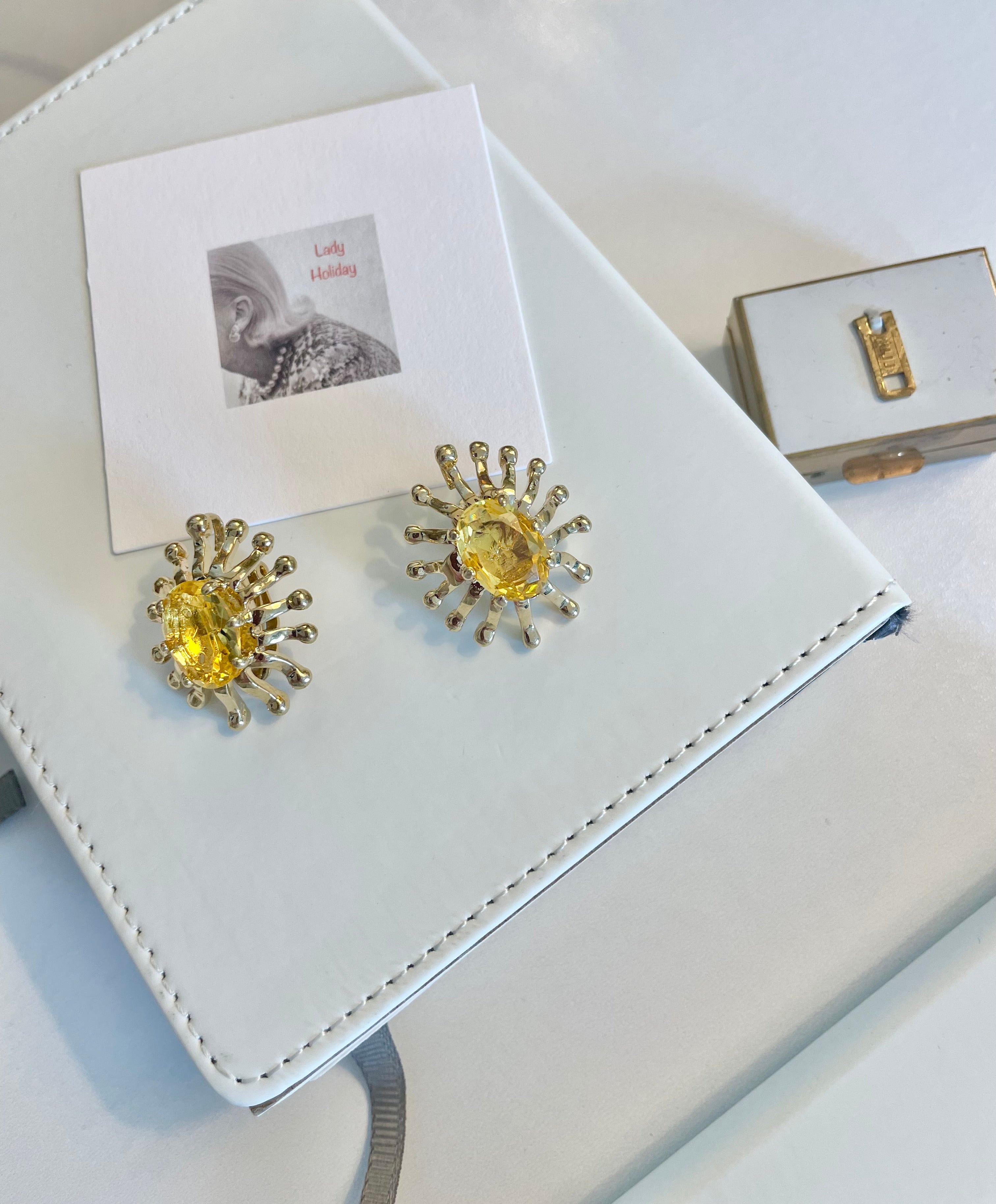 Vintage 1980's faux citrine glass starburst clip earrings... a true classic