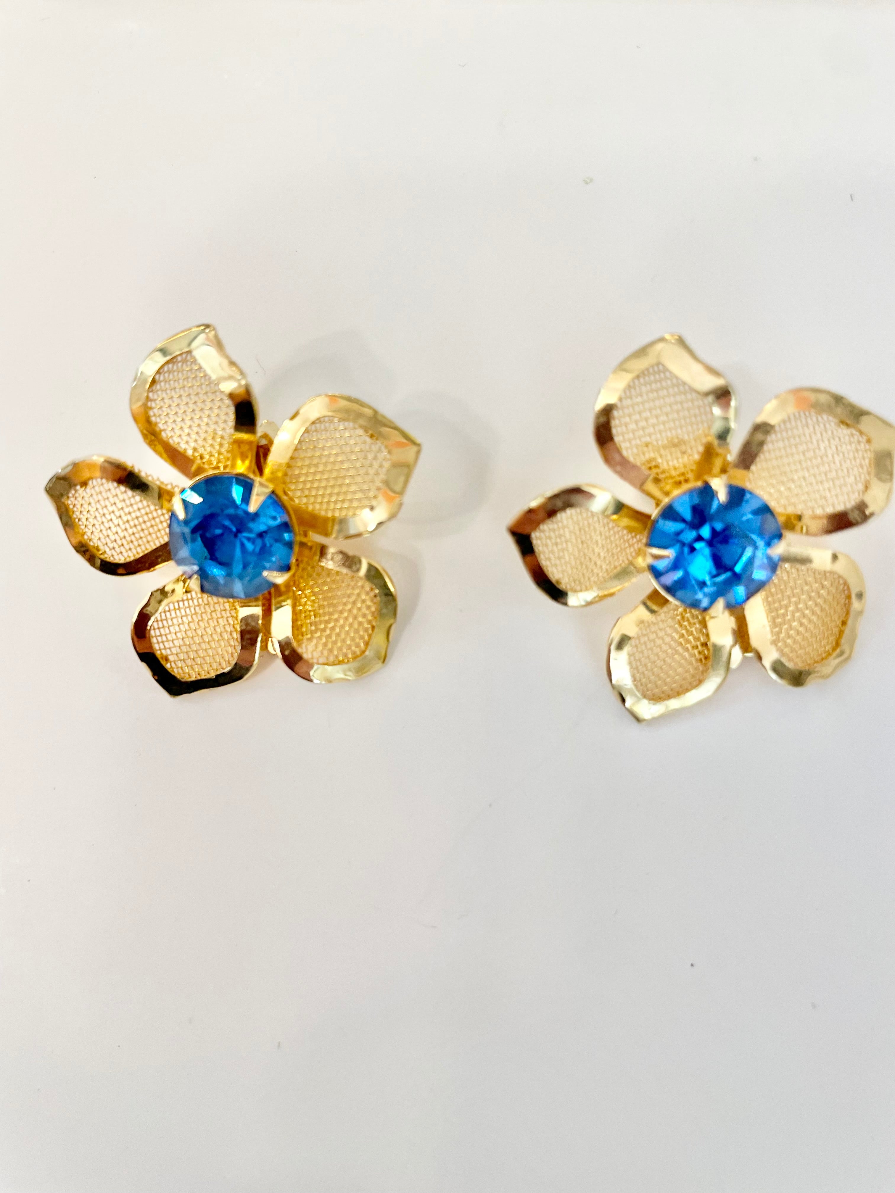 The most classy gold flower earrings ..... so chic
