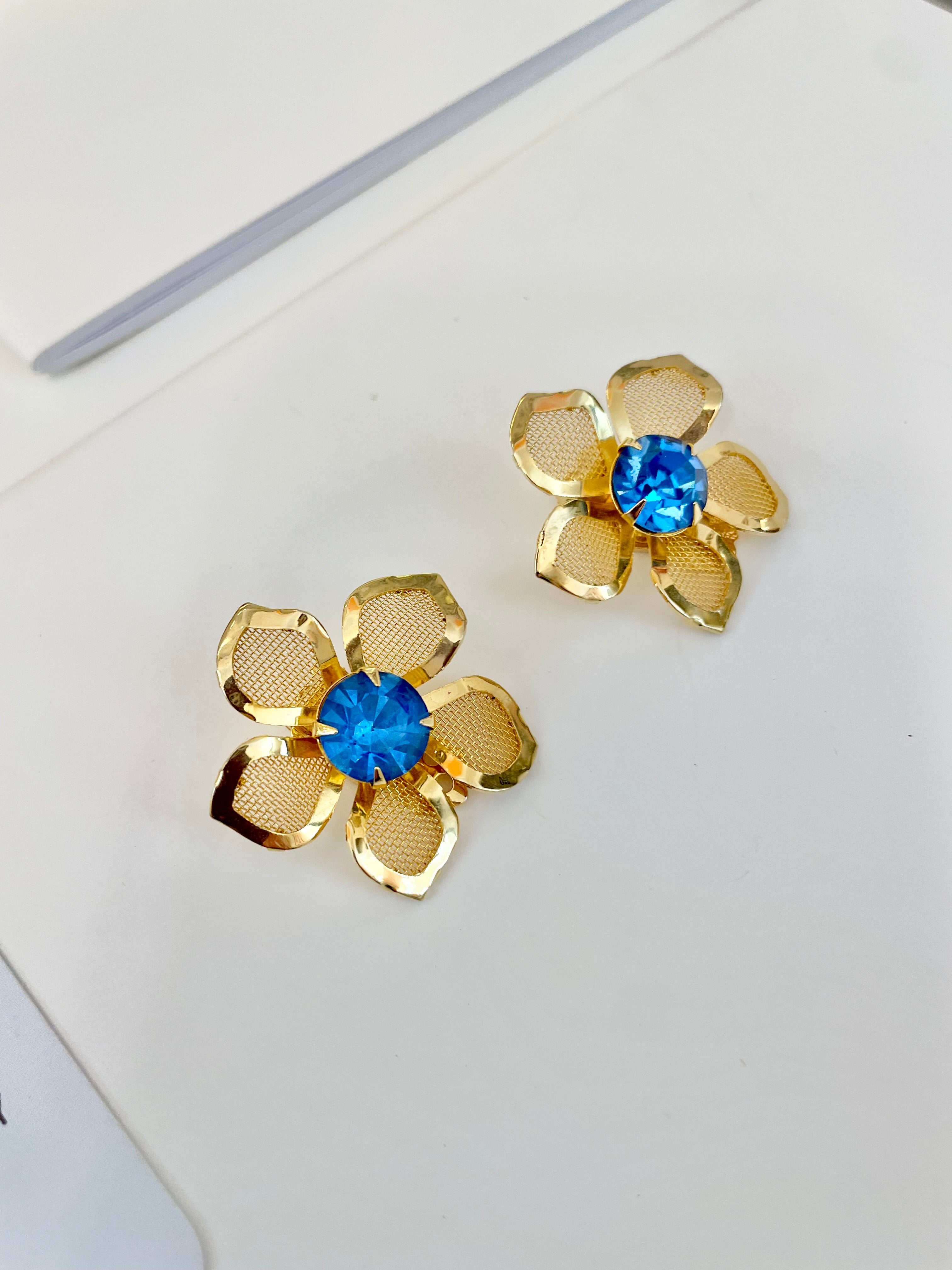 The most classy gold flower earrings ..... so chic