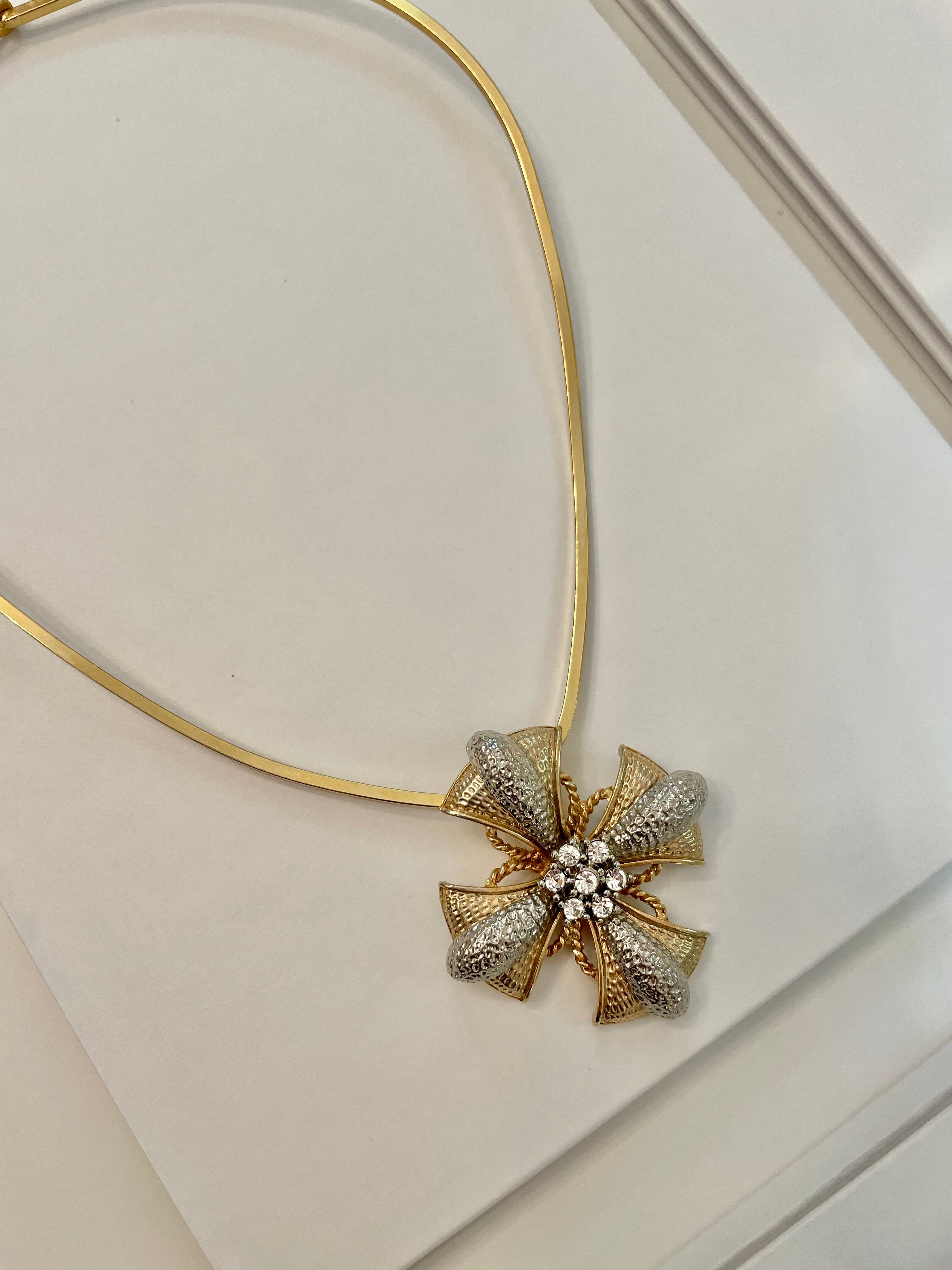 Vintage truly classy Maltese cross pendant... So classy!