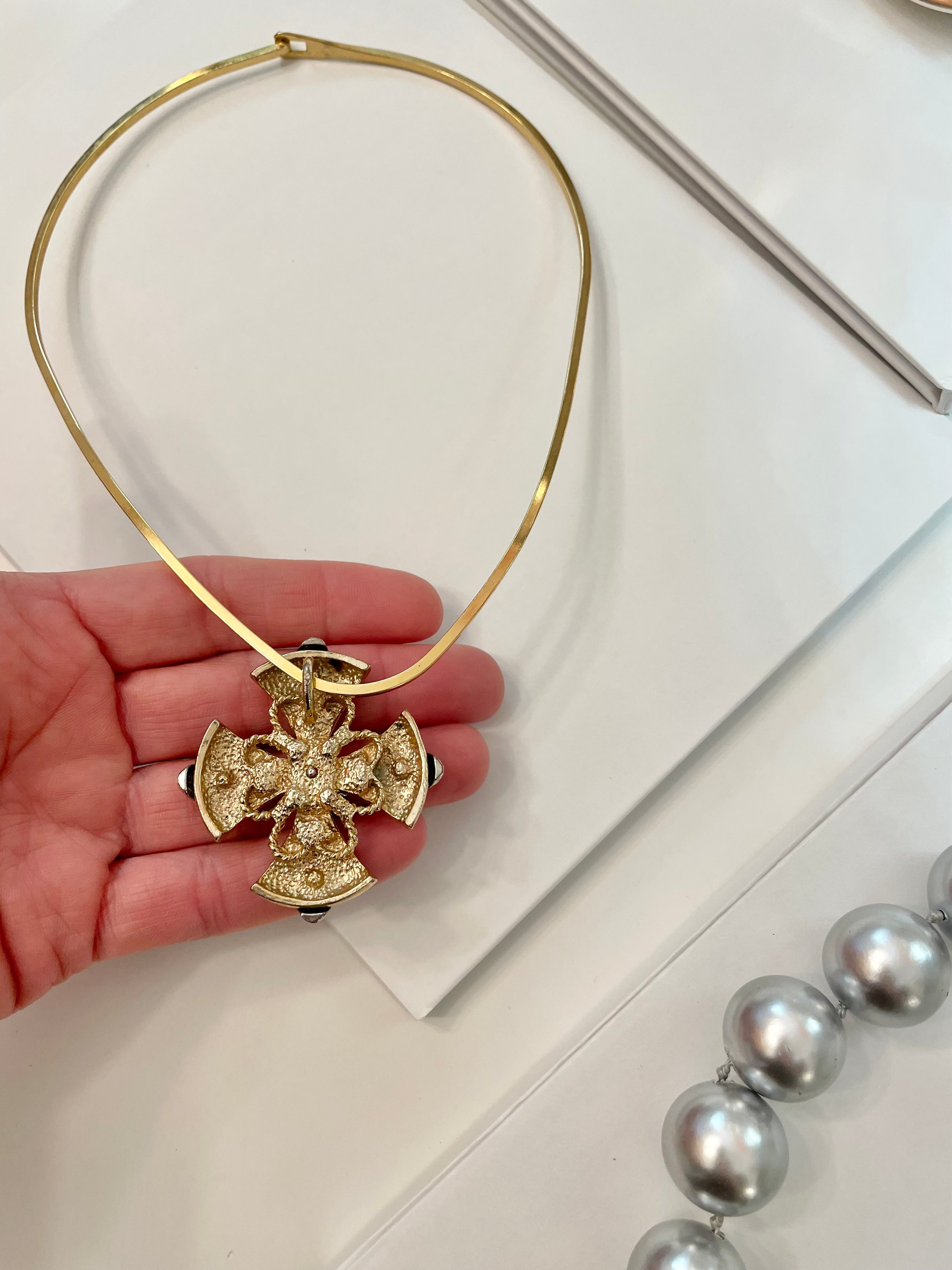 Vintage truly classy Maltese cross pendant... So classy!