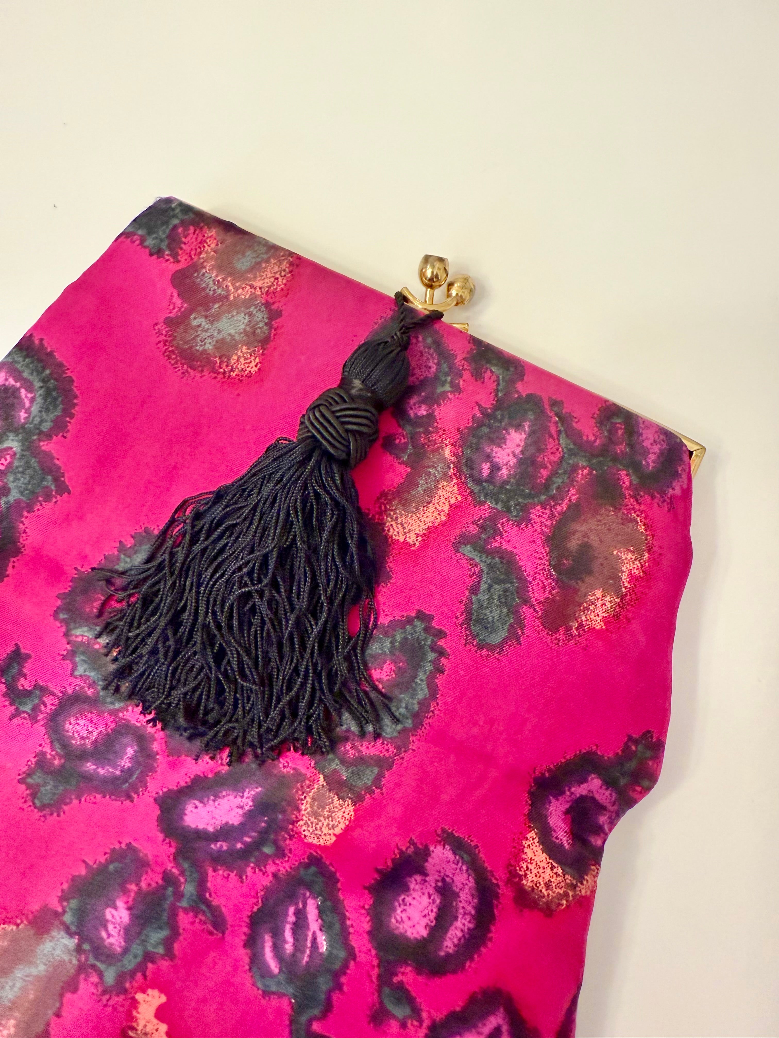 1960's Flirty gal darling floral clutch bag.... so elegant